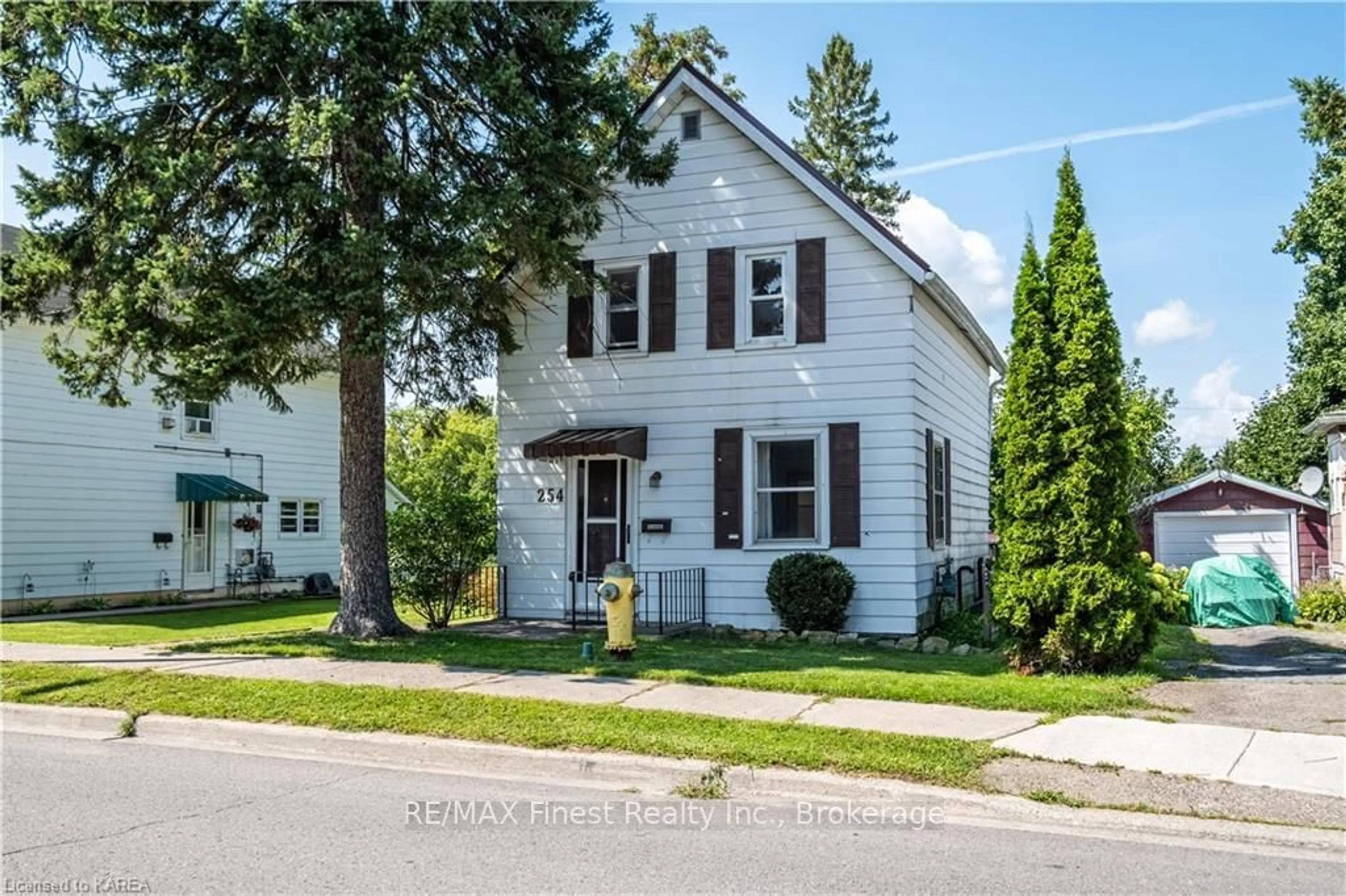 Frontside or backside of a home, cottage for 254 NORTH St, Gananoque Ontario K7G 1M1