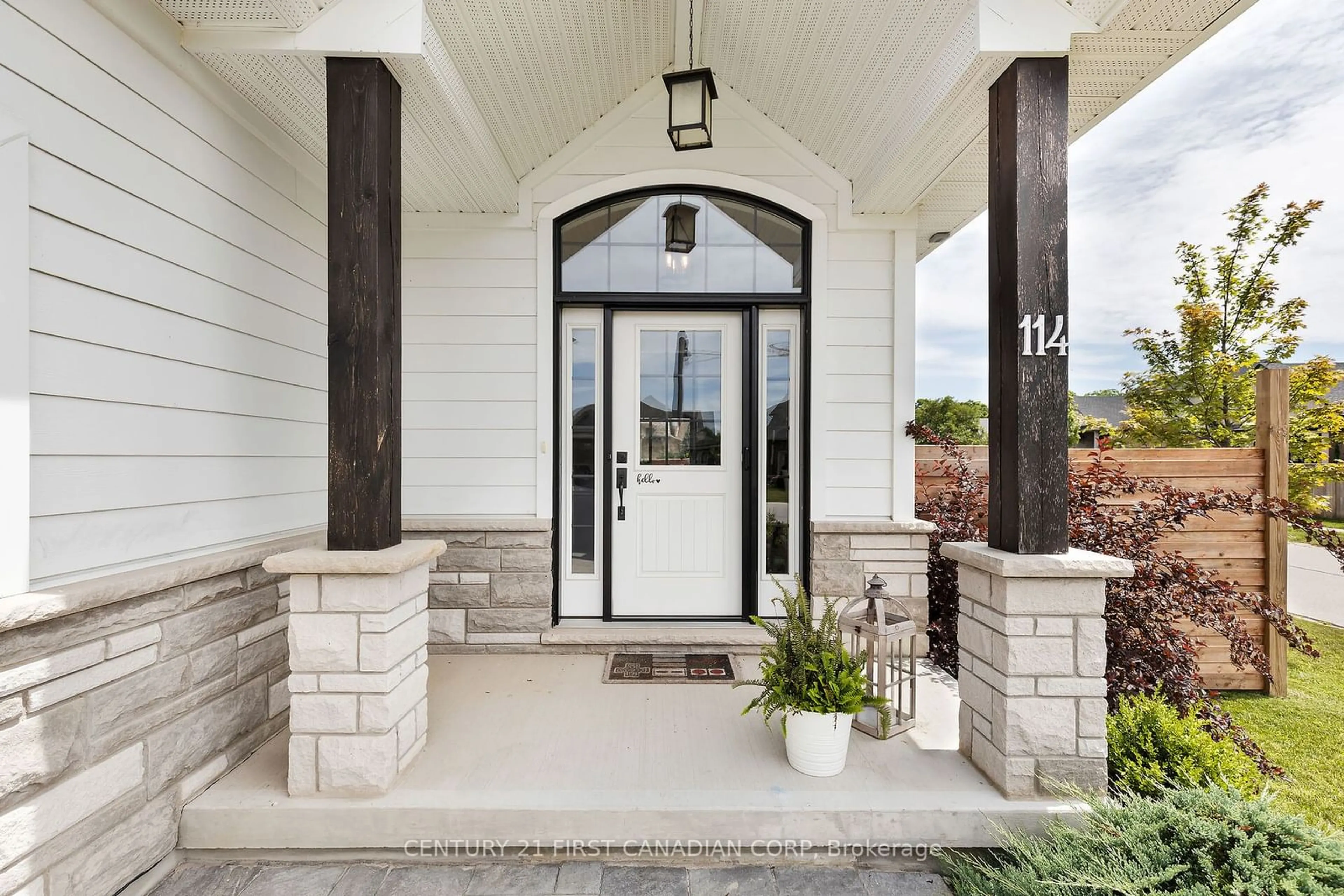 Indoor entryway, ceramic floors for 114 Old Field Lane, Central Elgin Ontario N5L 0A9