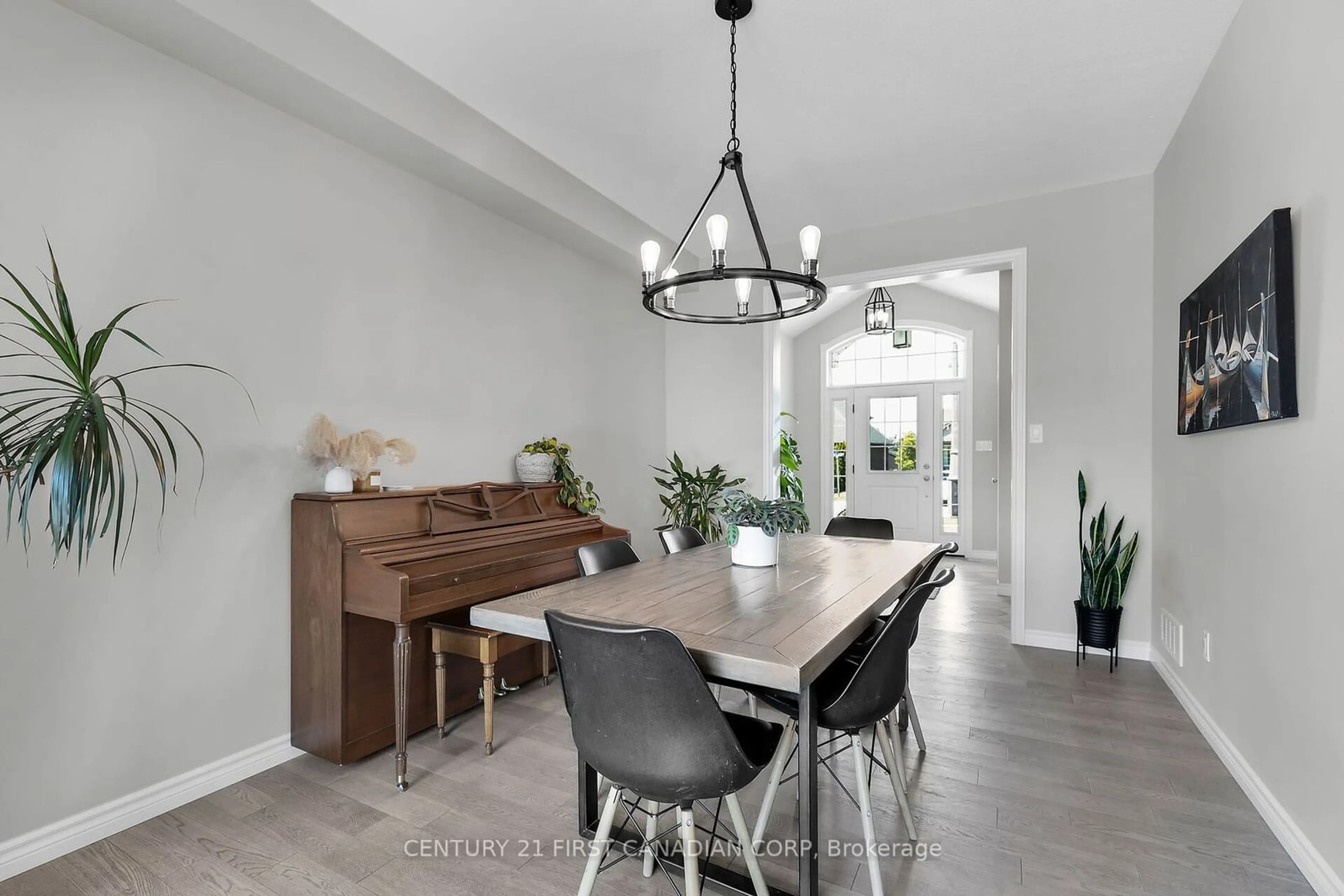 Dining room, wood floors, cottage for 114 Old Field Lane, Central Elgin Ontario N5L 0A9