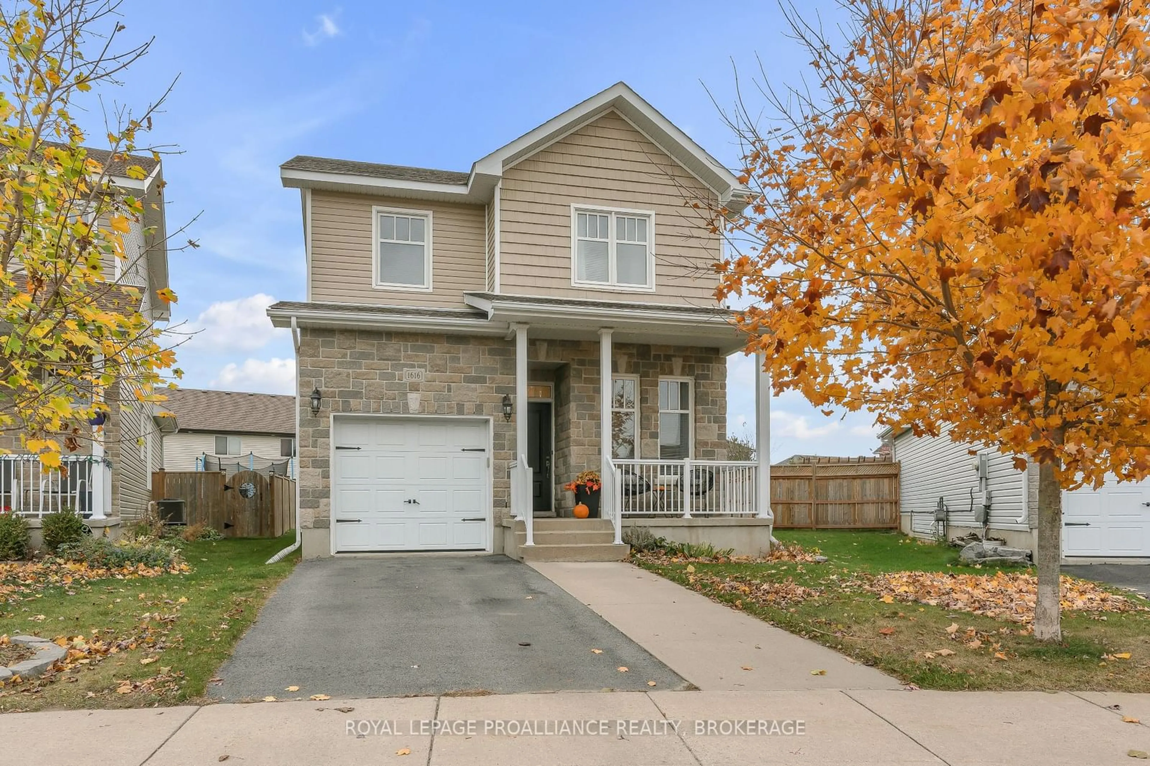 Frontside or backside of a home, the street view for 1616 Crimson Cres, Kingston Ontario K7P 0J3