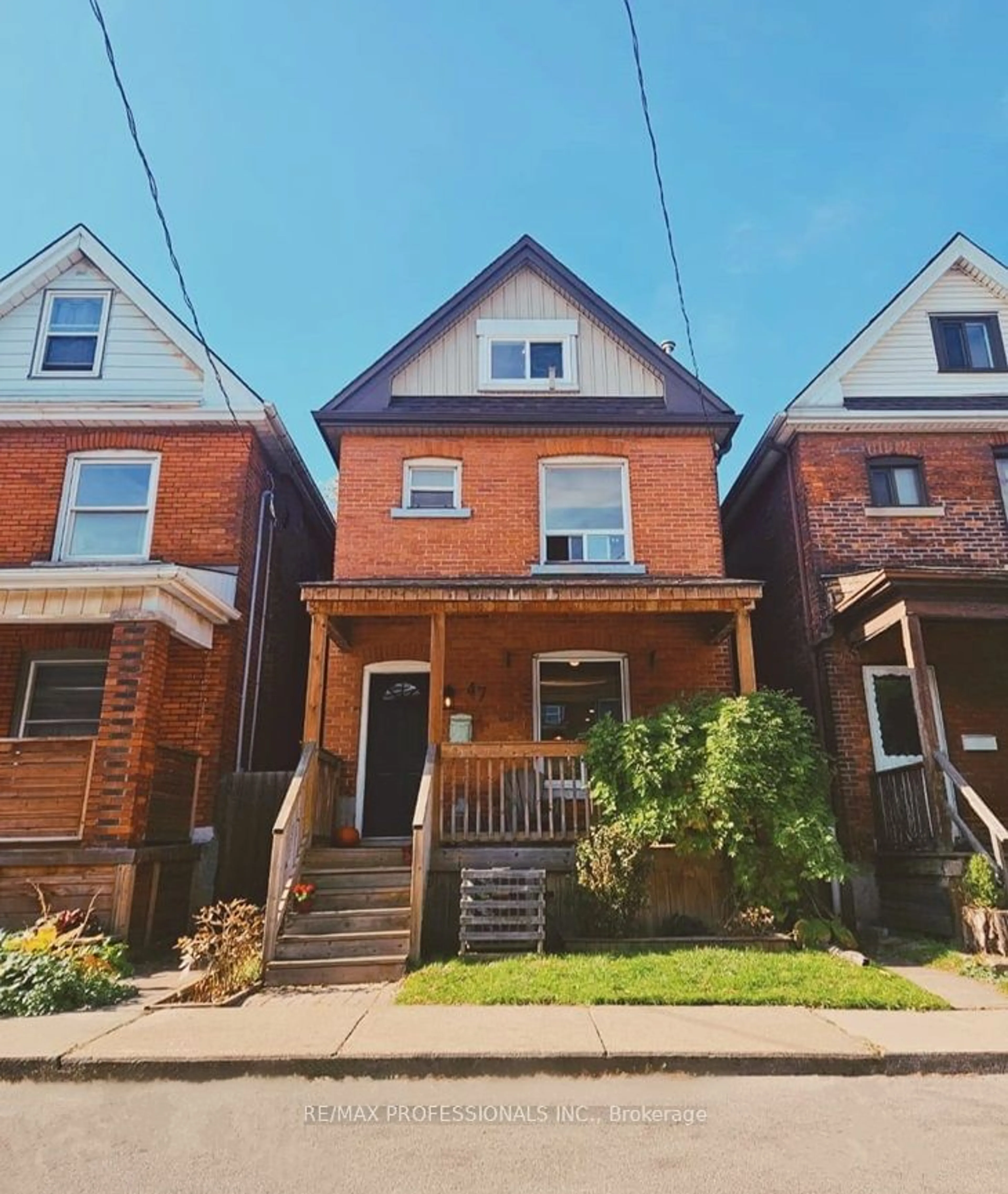 Frontside or backside of a home, the street view for 47 Fairleigh Ave, Hamilton Ontario L8L 6H1