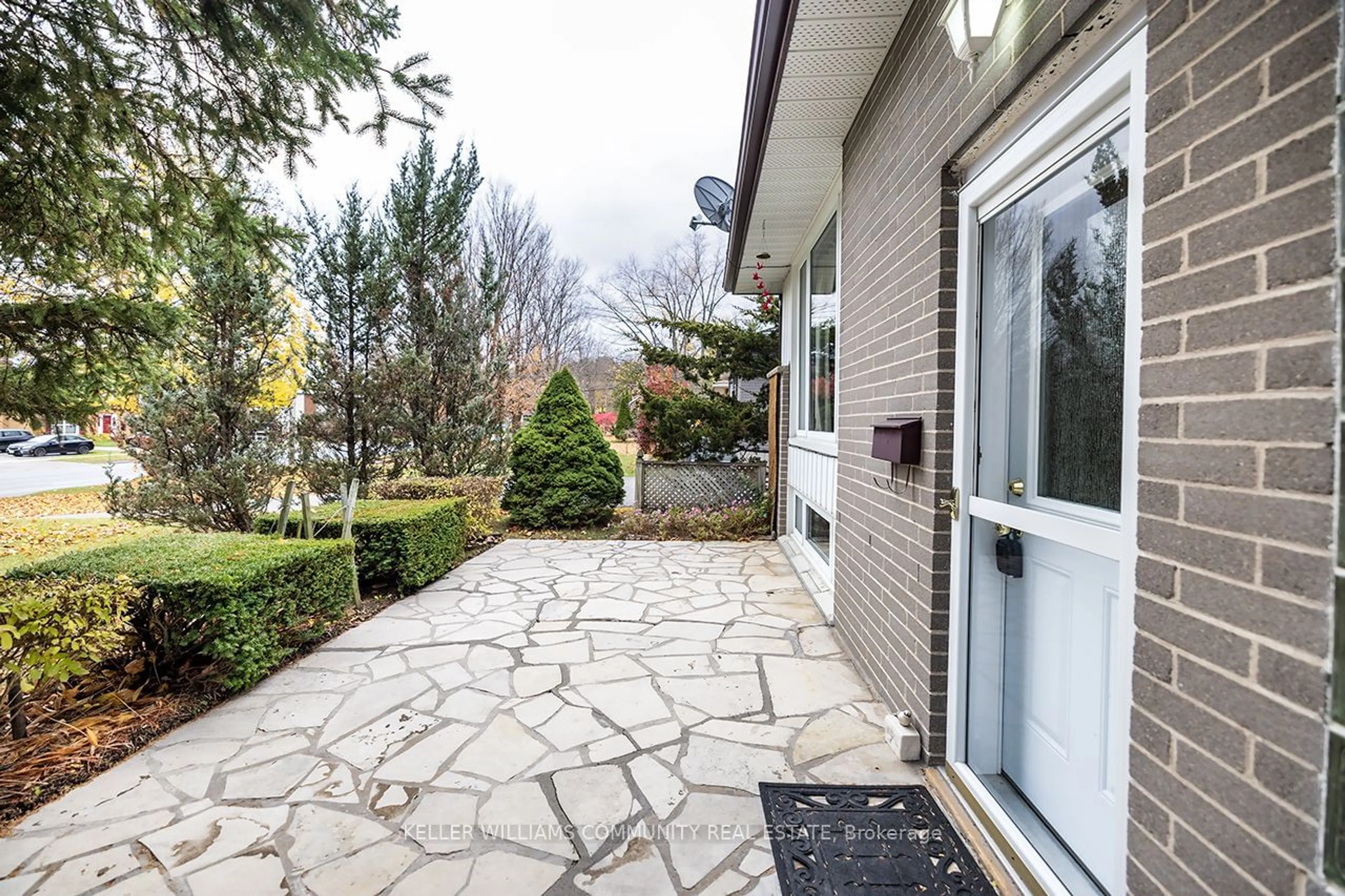 Patio, cottage for 904 Sherbrooke St, Peterborough Ontario K9J 2R4