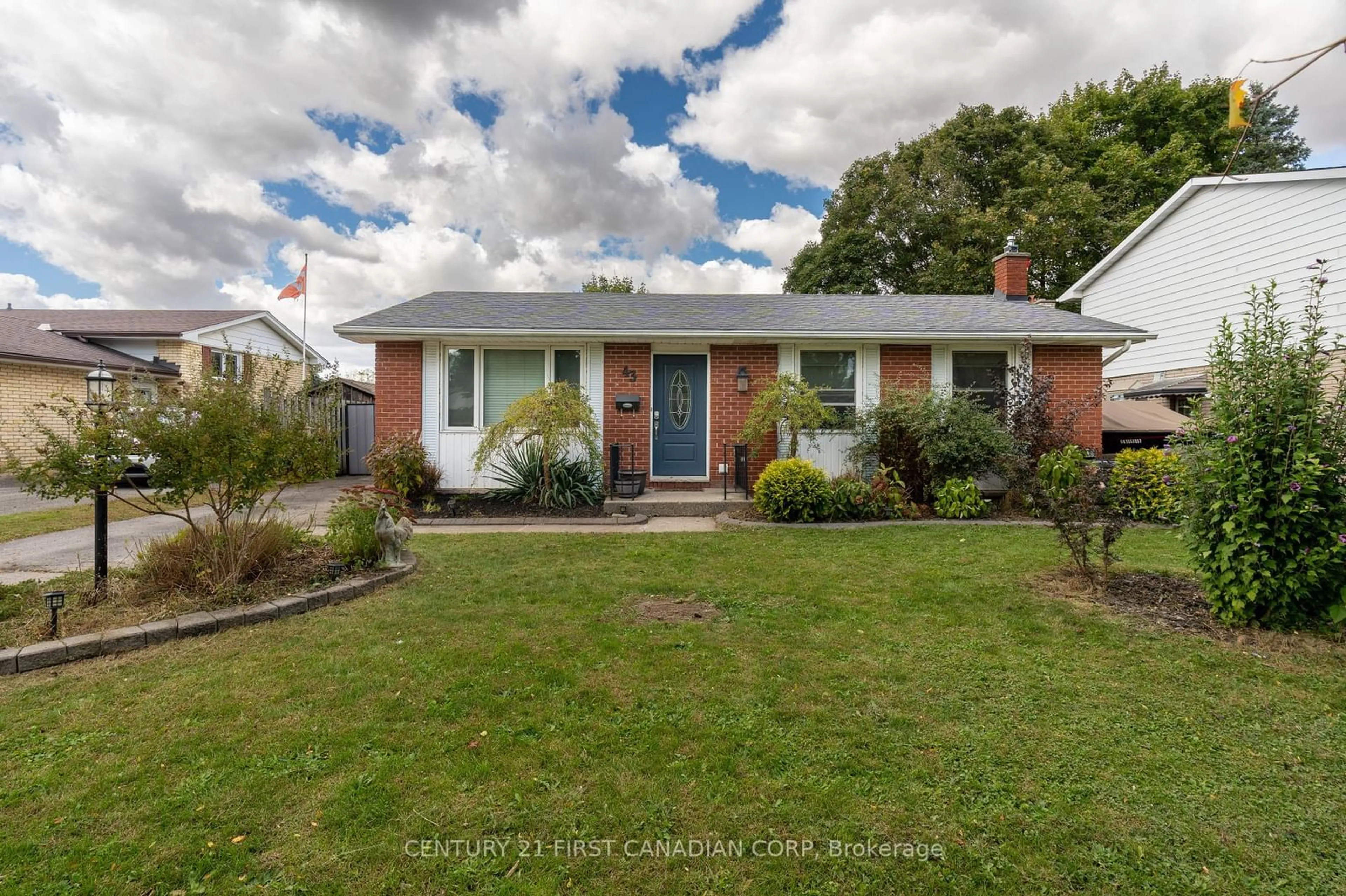 Frontside or backside of a home, the street view for 43 Tweed Cres, London Ontario N5X 1Z5