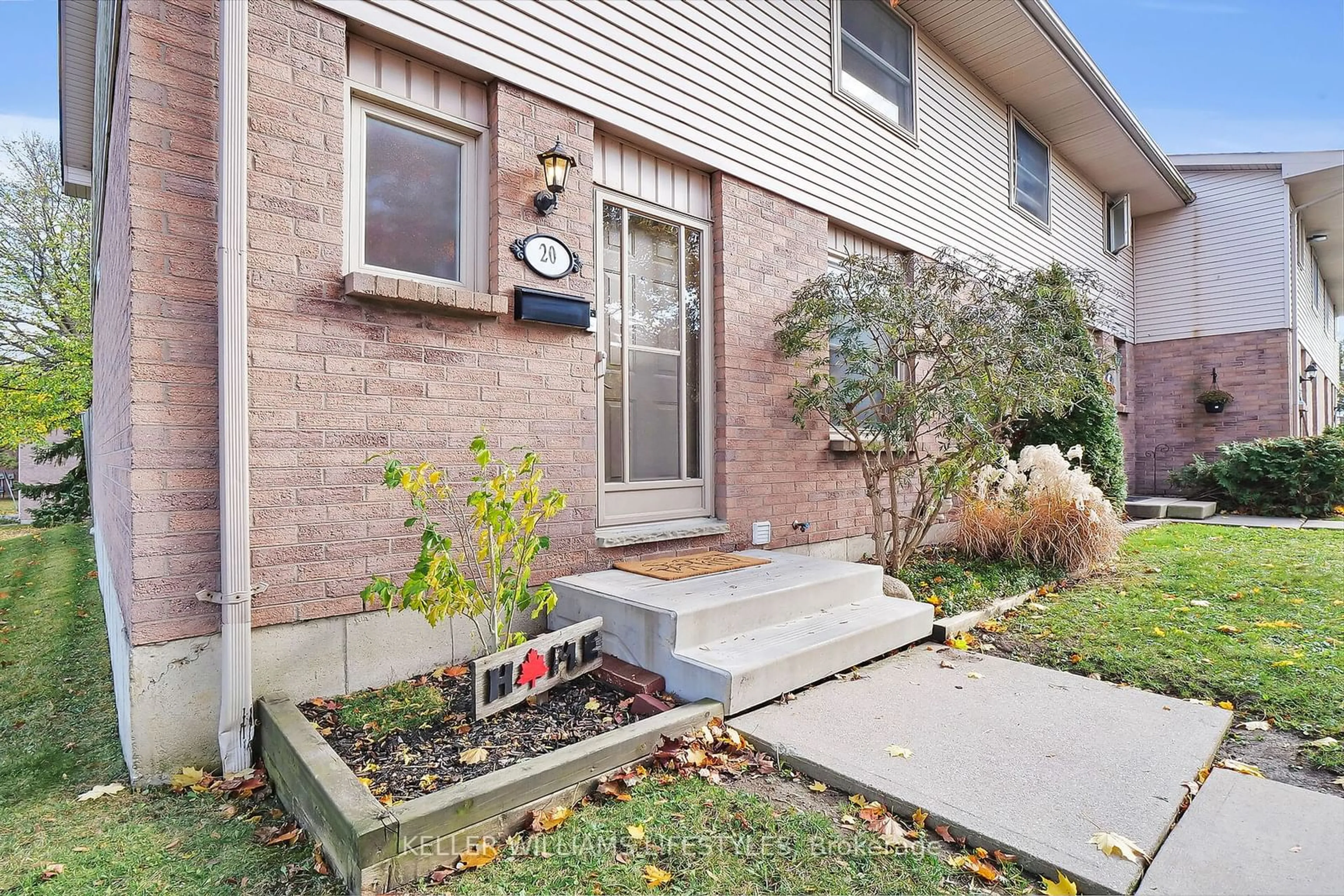 A pic from exterior of the house or condo, the street view for 1855 ALDERSBROOK Rd #20, London Ontario N6G 4R7