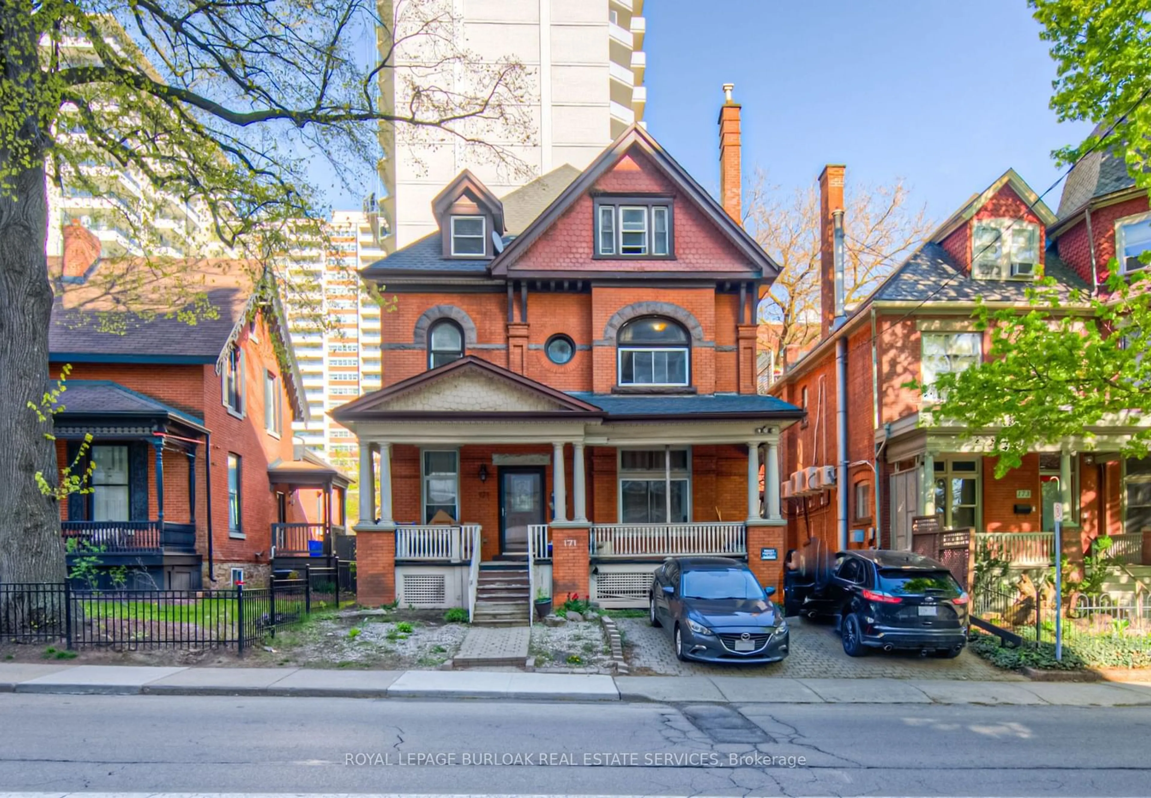 A pic from exterior of the house or condo, the street view for 171 Bay St, Hamilton Ontario L8P 3H8