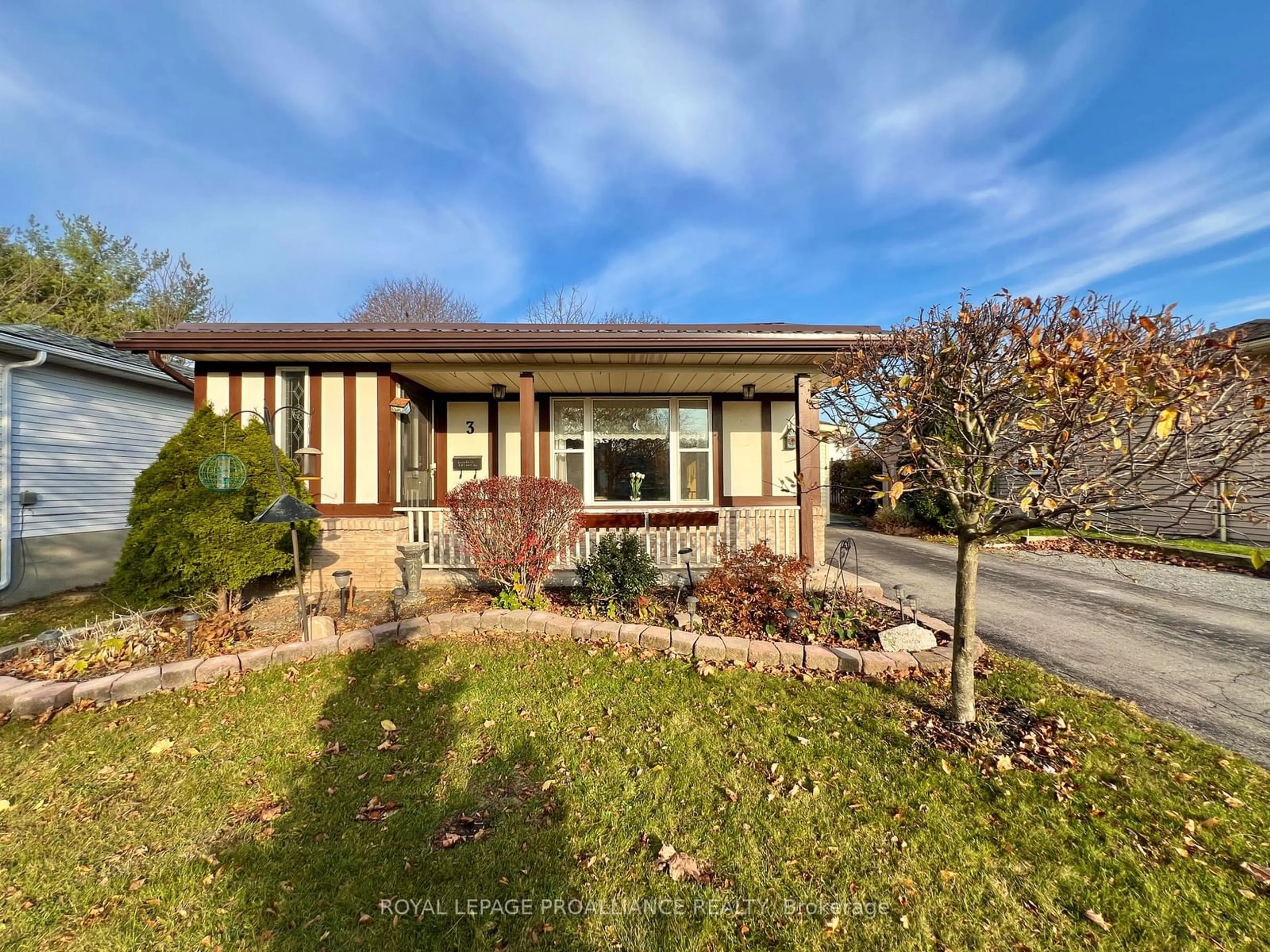 Frontside or backside of a home, cottage for 3 Alnet Dr, Belleville Ontario K8P 4V7