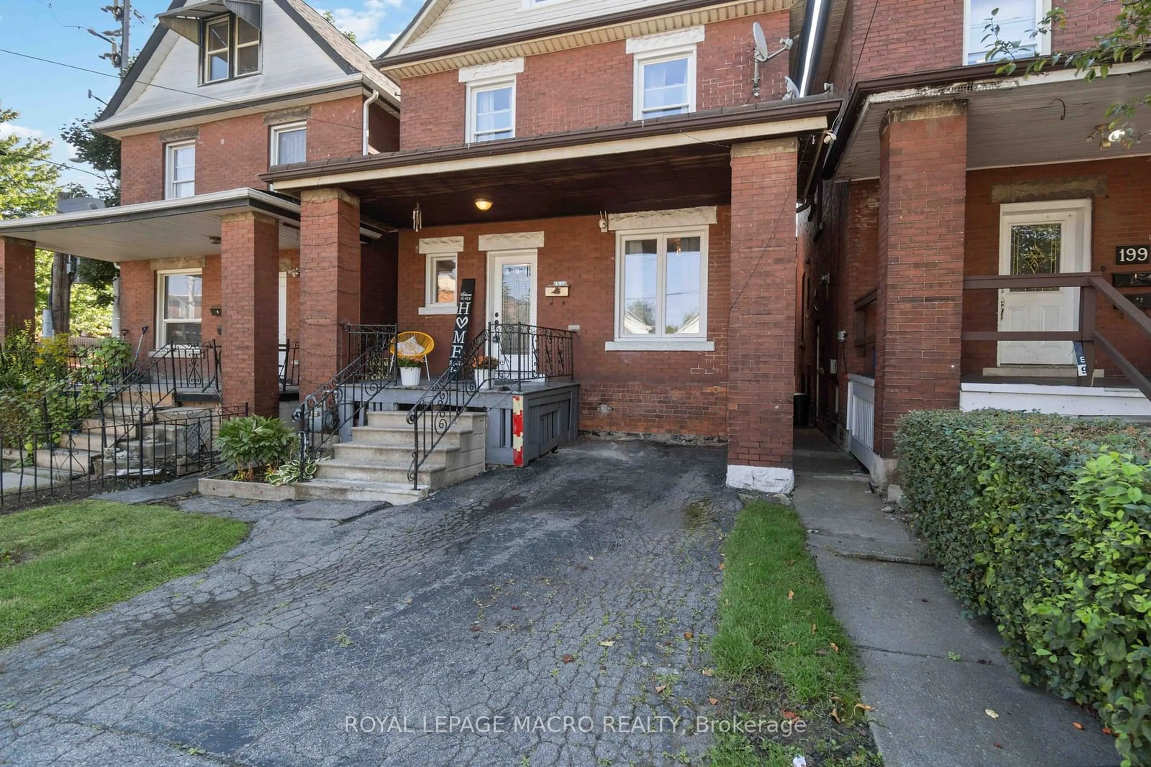 A pic from exterior of the house or condo, the street view for 197 Wentworth St, Hamilton Ontario L8N 2Z6