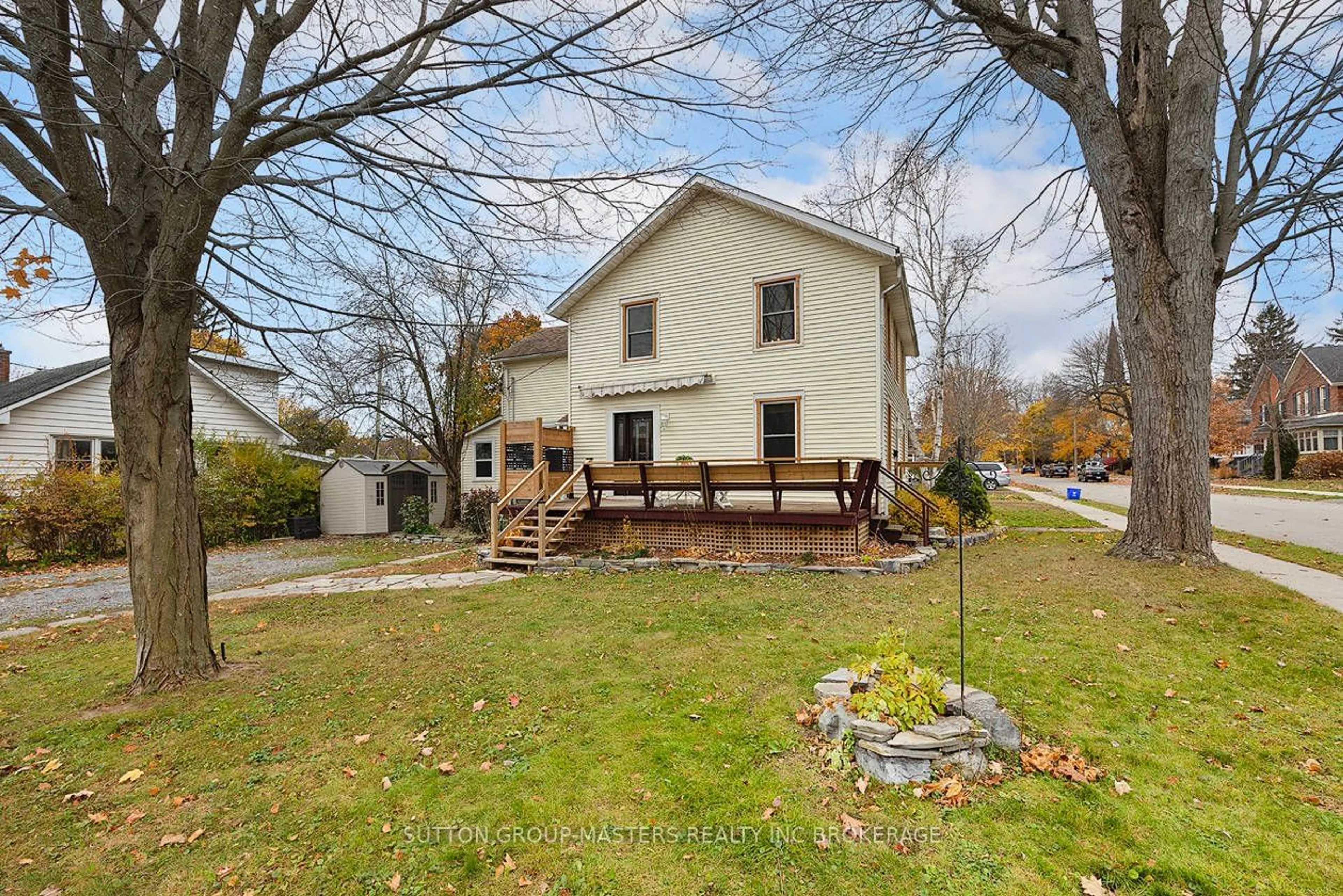 Frontside or backside of a home, cottage for 193 Sydenham St, Gananoque Ontario K7G 1C1