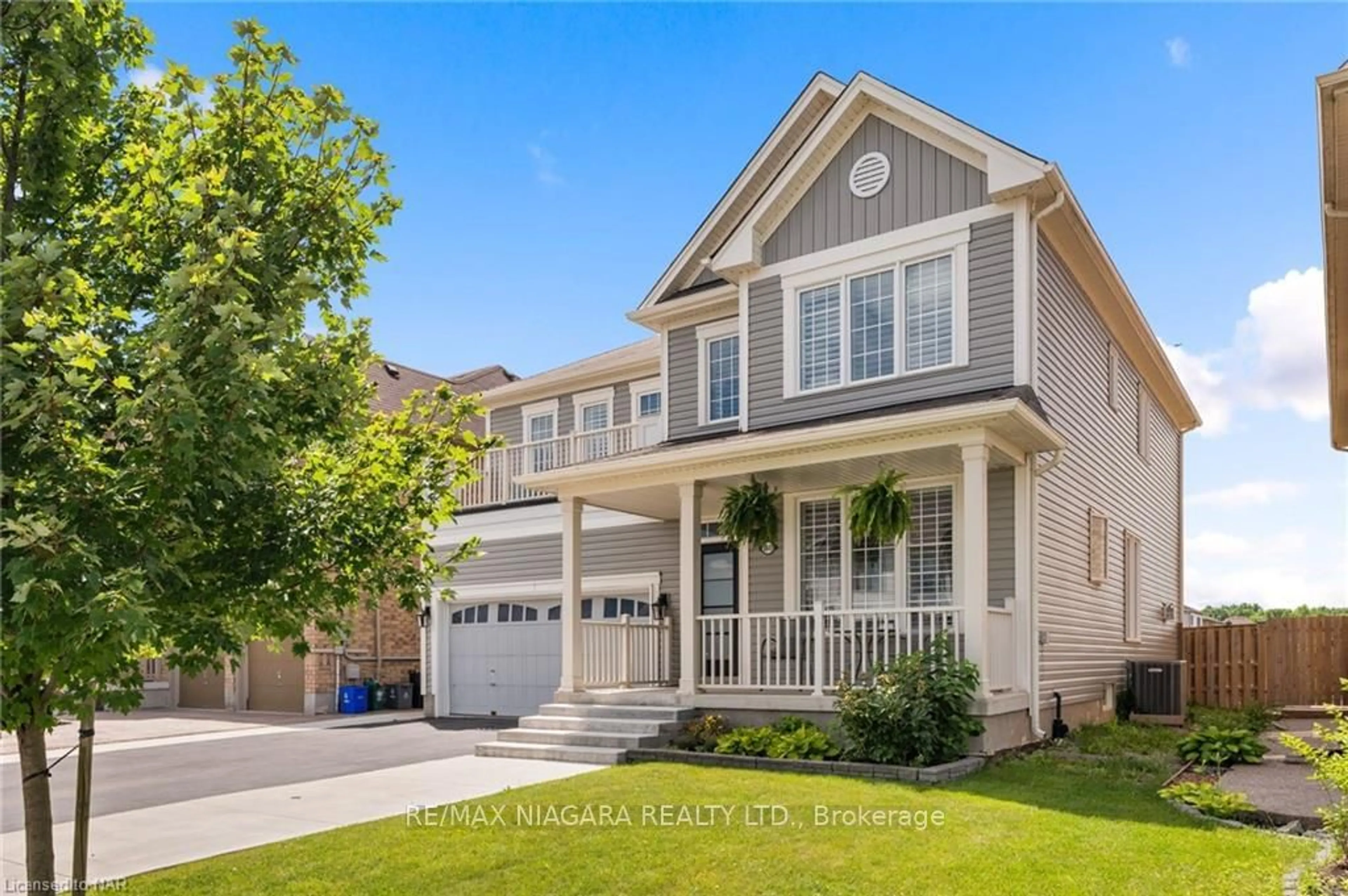 Frontside or backside of a home, the street view for 8849 Dogwood Cres, Niagara Falls Ontario L2H 2Y6