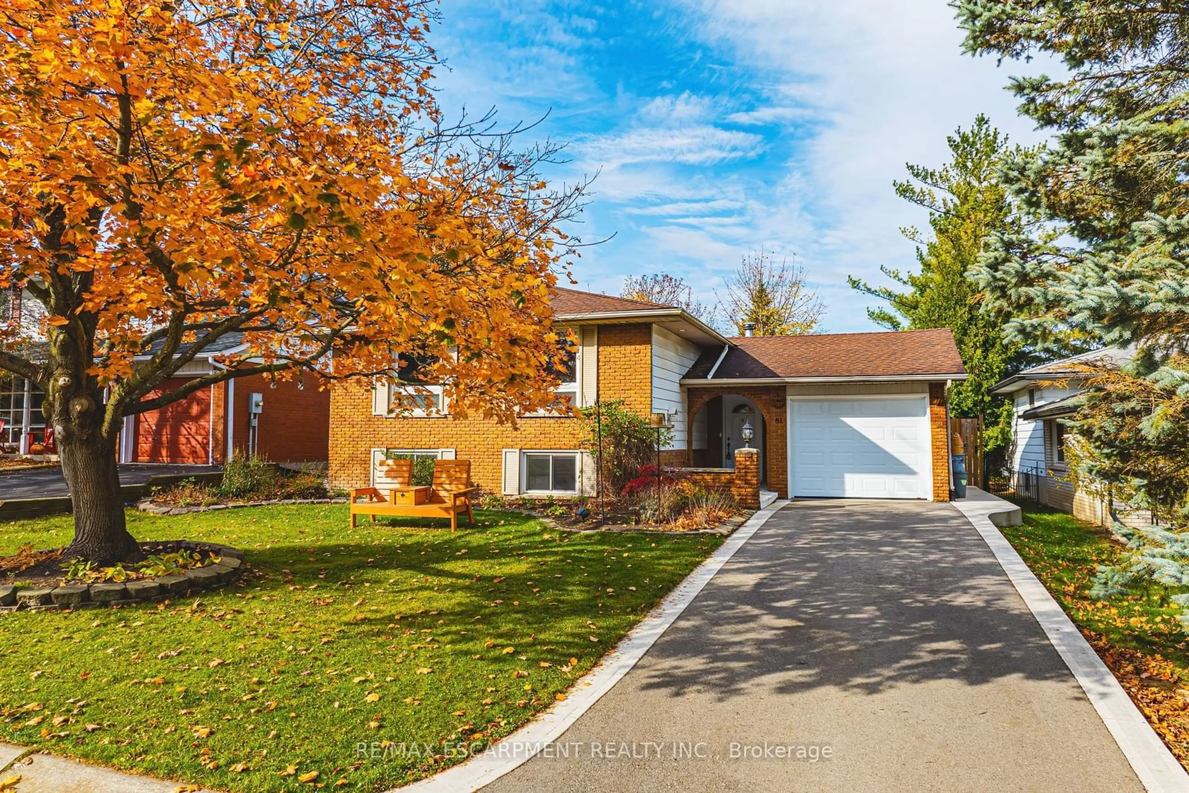 Frontside or backside of a home, the street view for 81 Skyline Dr, Hamilton Ontario L9H 3S3