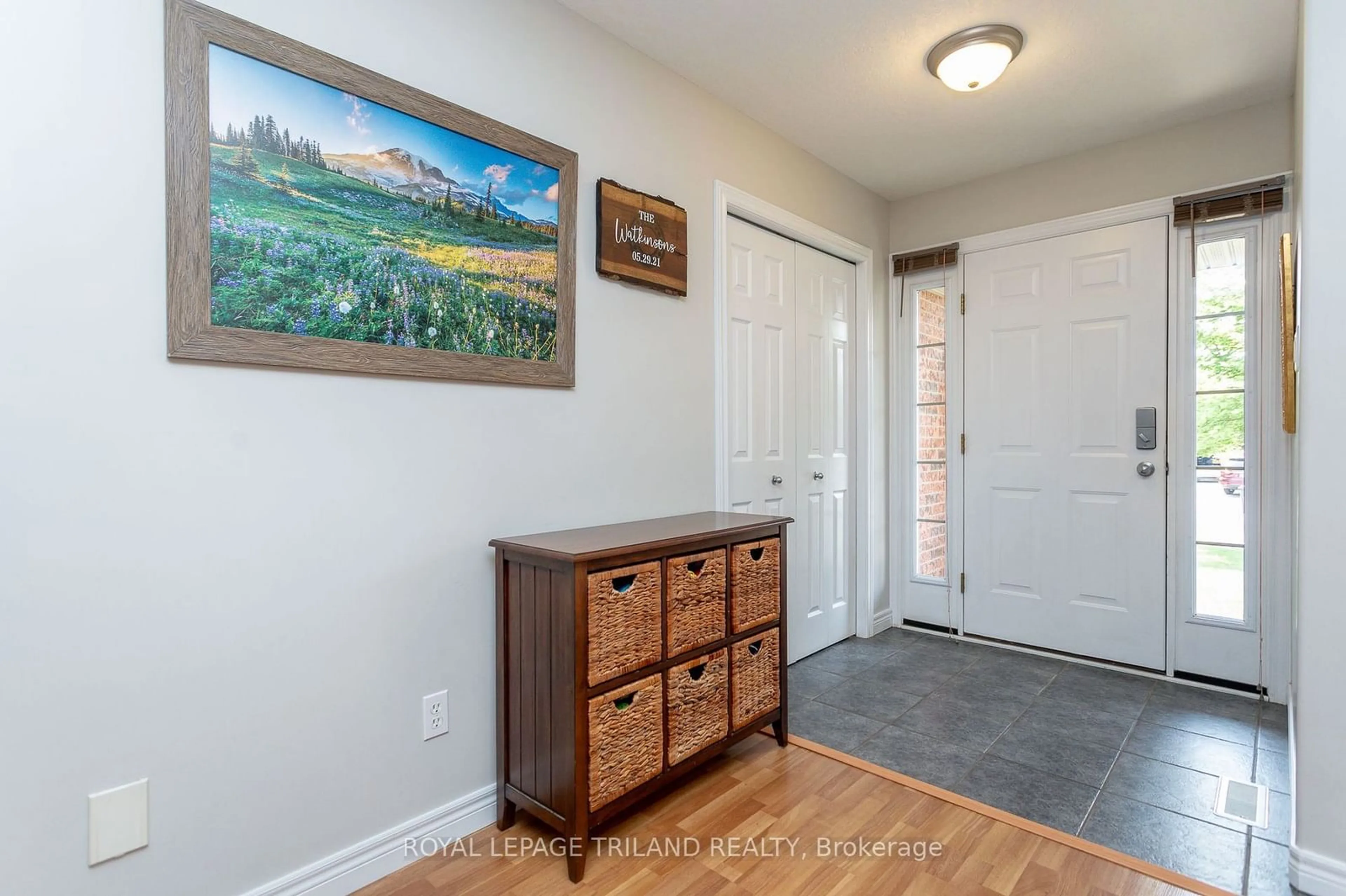 Indoor entryway, wood floors for 76 Shaw Blvd, Central Elgin Ontario N5P 4N8