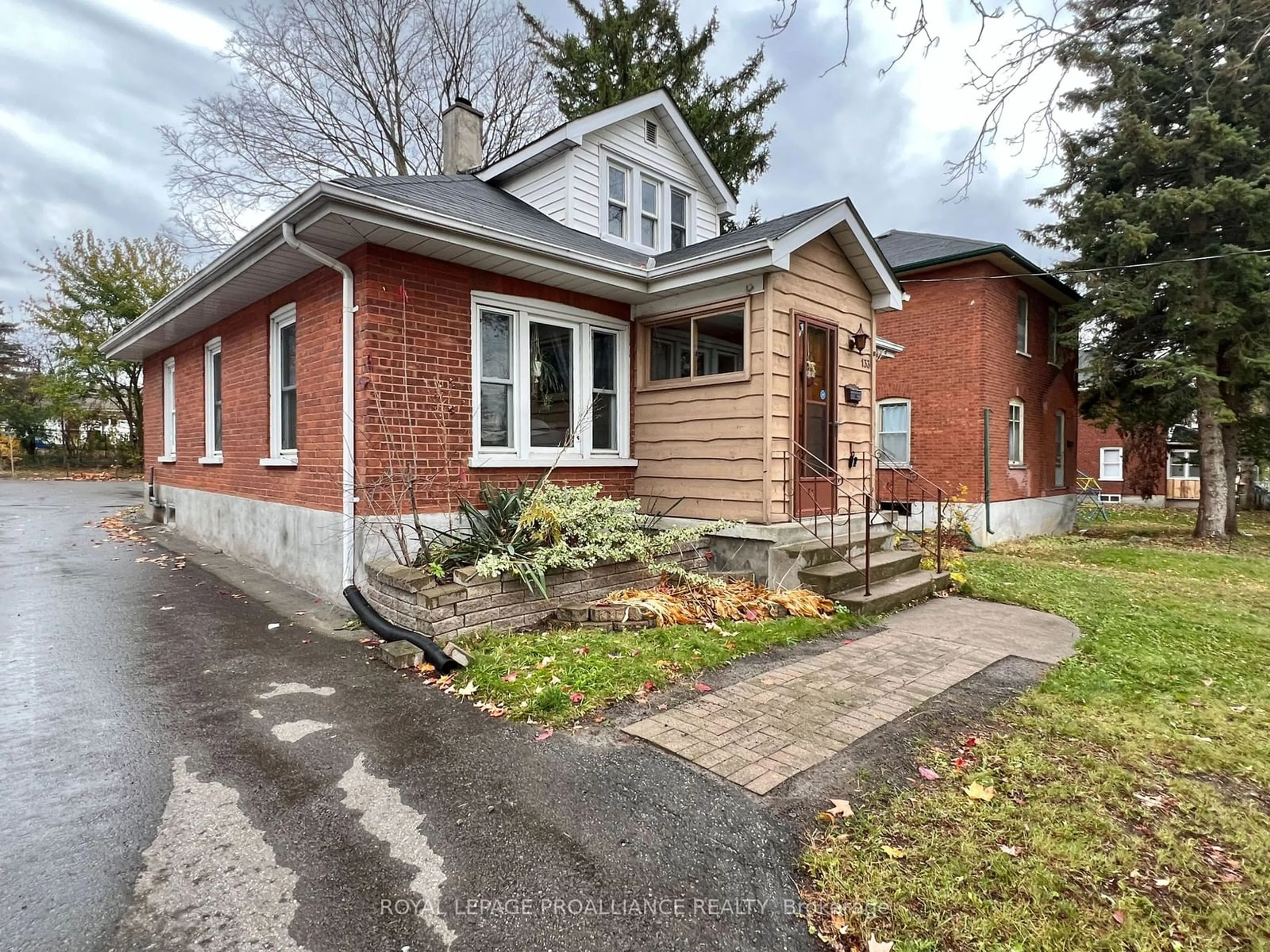 Home with brick exterior material for 133 Byron St, Quinte West Ontario K8V 2Y5