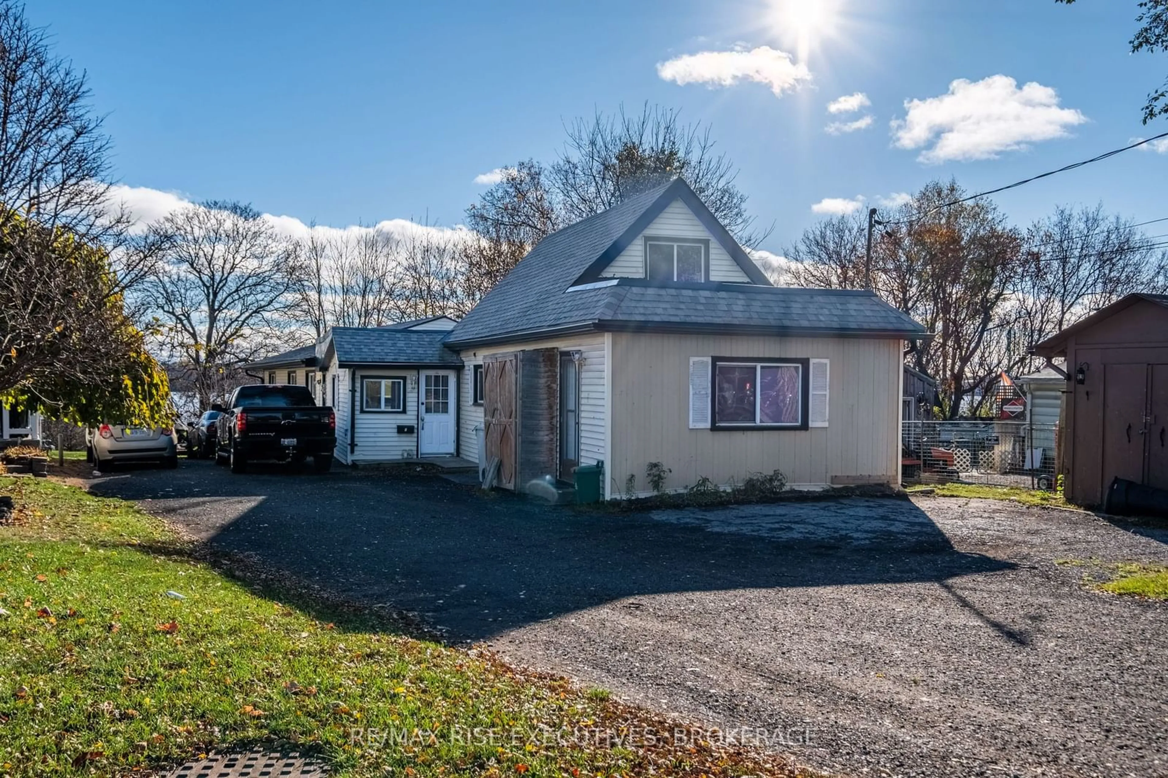 Frontside or backside of a home, cottage for 1129 Montreal St, Kingston Ontario K7K 3K6