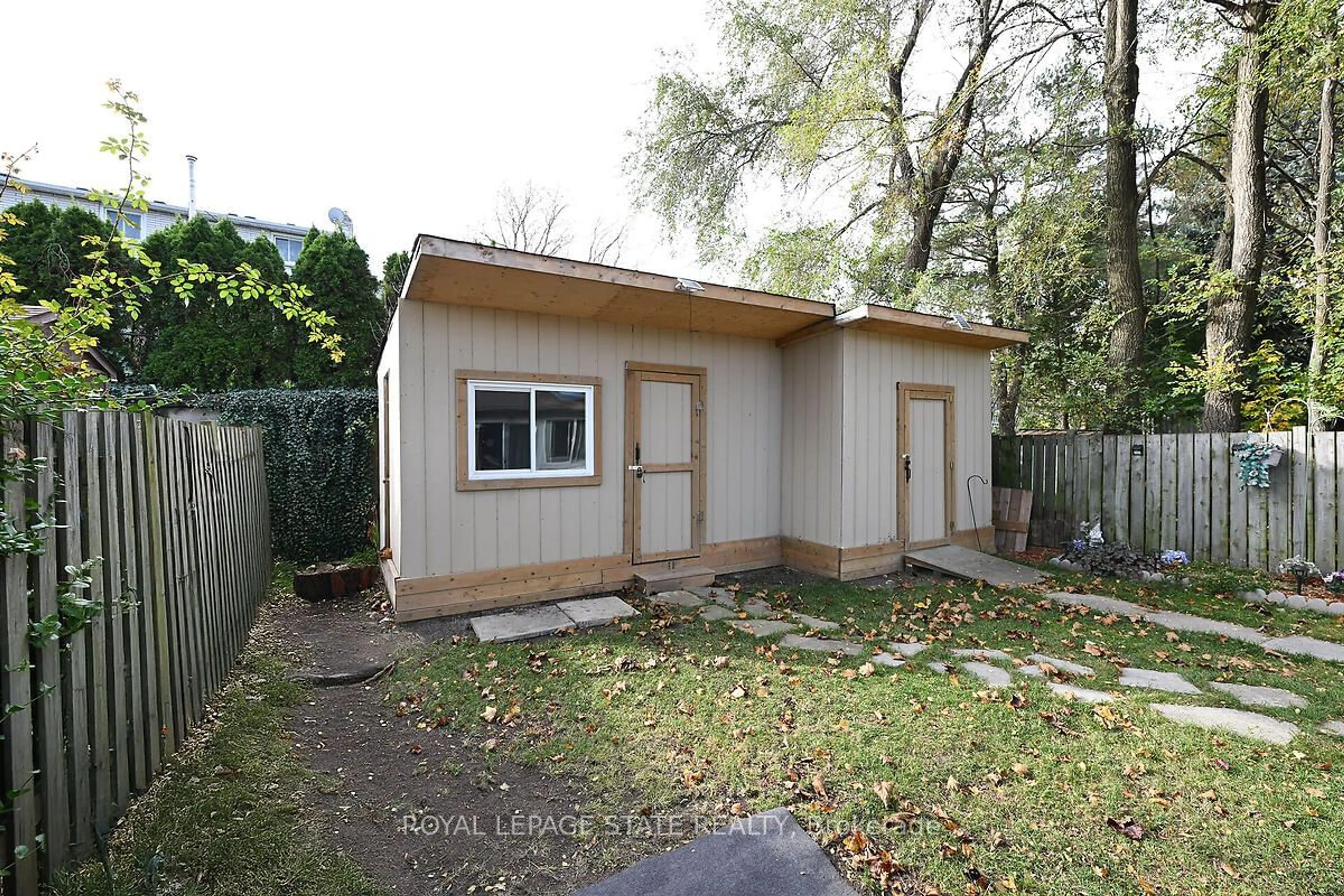 Shed for 511 Stone Church Rd, Hamilton Ontario L9B 1A5