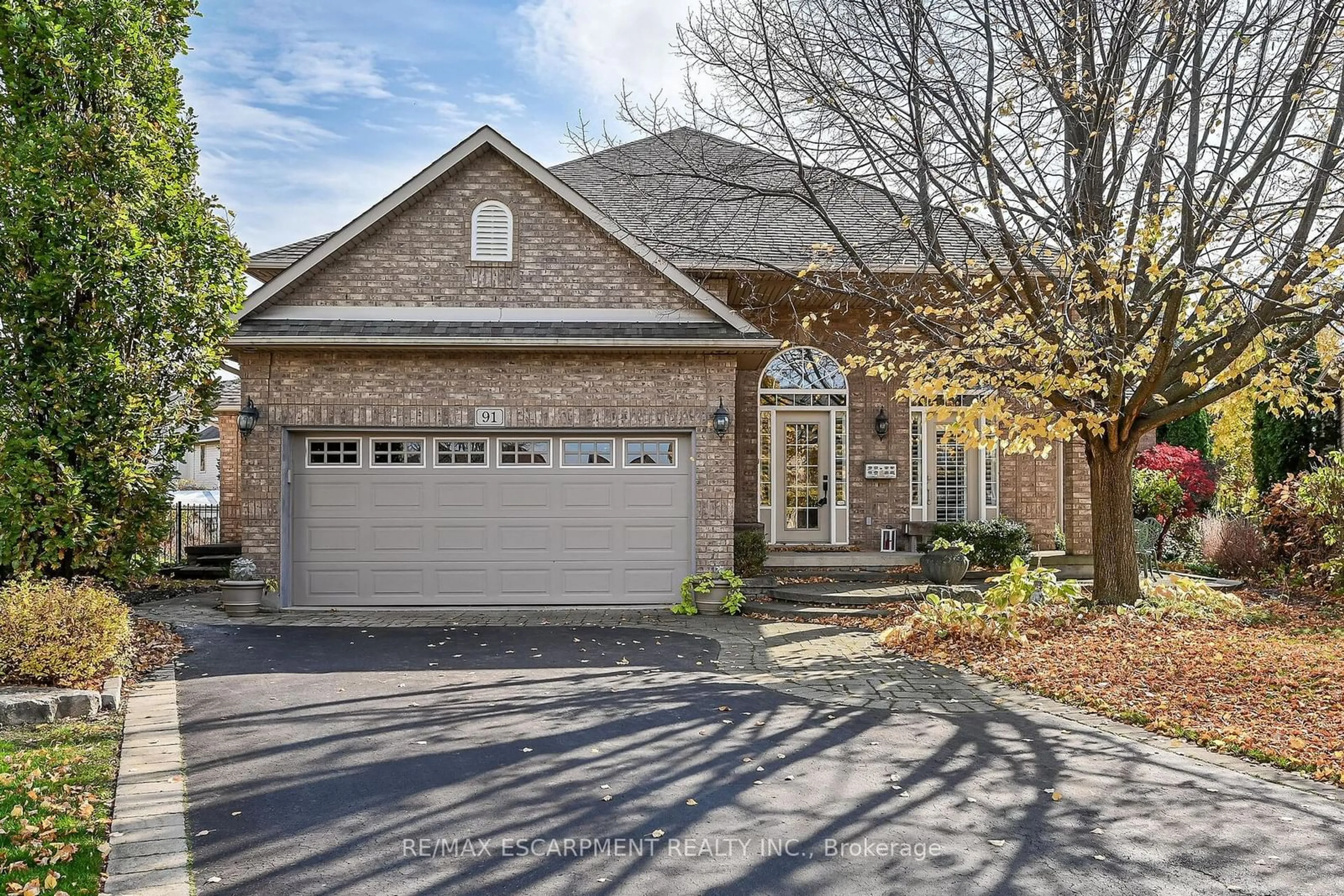 Home with brick exterior material for 91 SOUTHCREEK Crt, Hamilton Ontario L9K 1M2