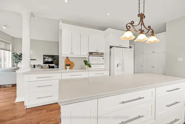 Additional property image - 91 SOUTHCREEK Crt