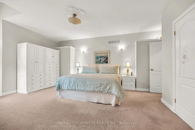 Additional property image - 91 SOUTHCREEK Crt