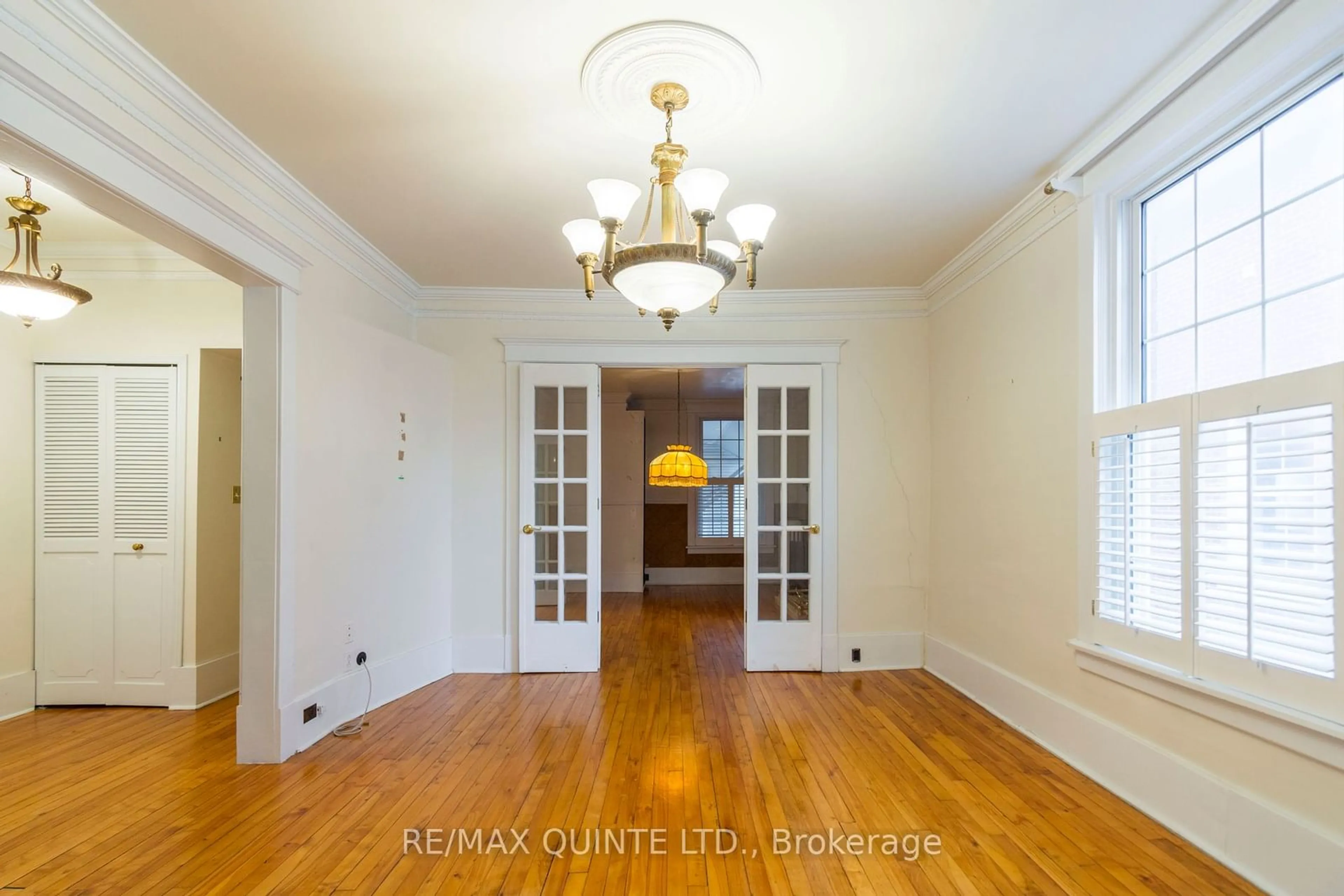 Dining room, wood floors for 287 John St, Belleville Ontario K8N 3G4