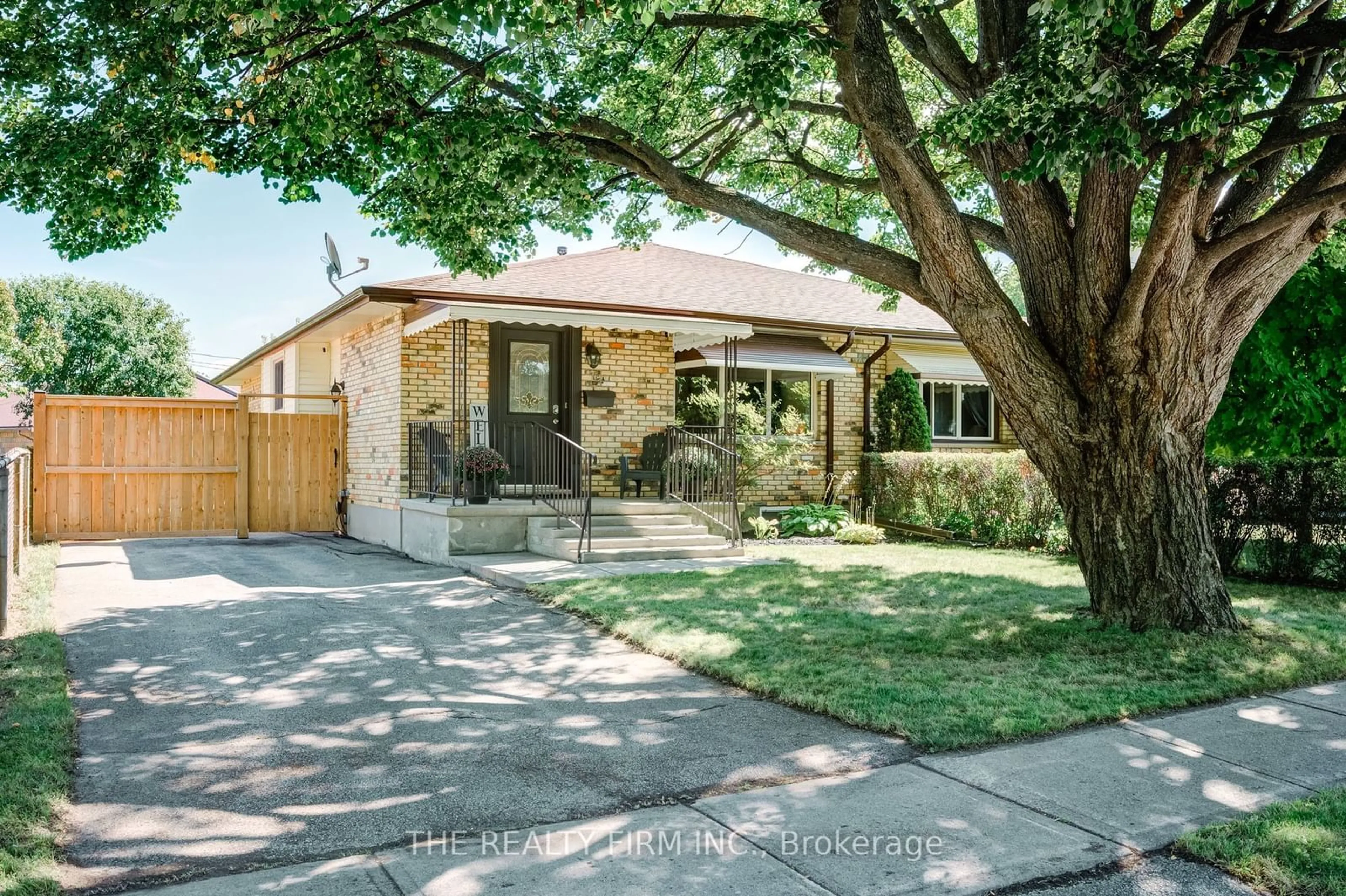 Frontside or backside of a home, the street view for 209 Highview Dr, St. Thomas Ontario N5R 5H6