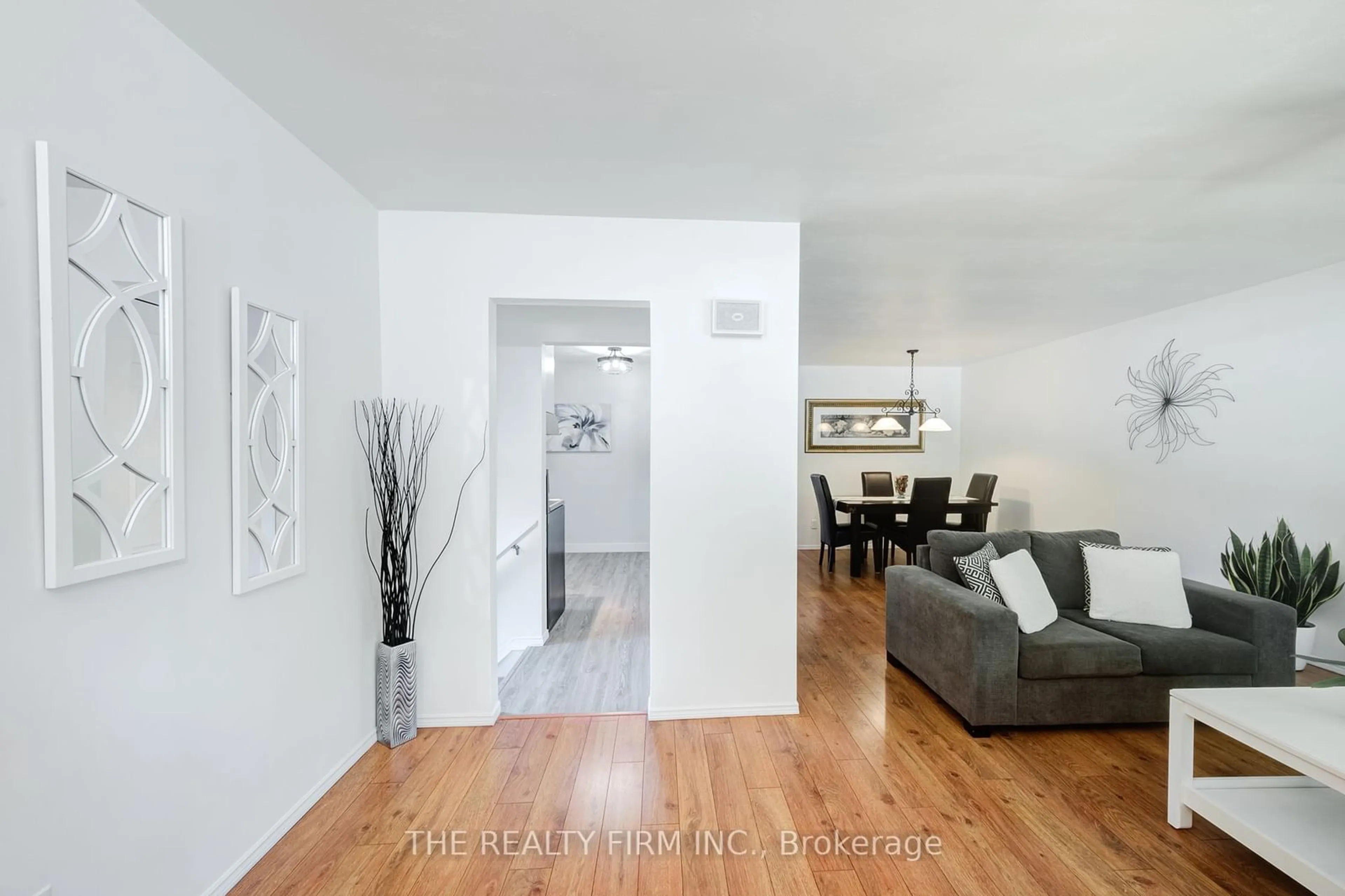 A pic of a room, wood floors for 209 Highview Dr, St. Thomas Ontario N5R 5H6