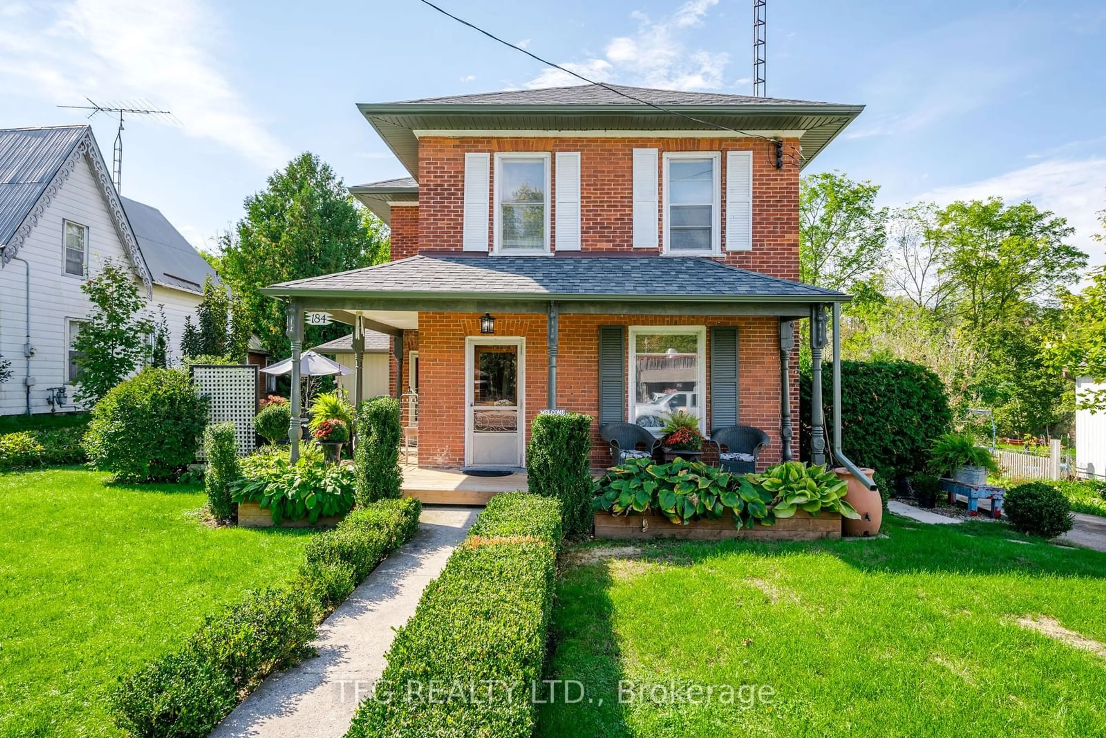 Home with brick exterior material for 184 County 28 Rd, Cavan Monaghan Ontario K0L 1B0