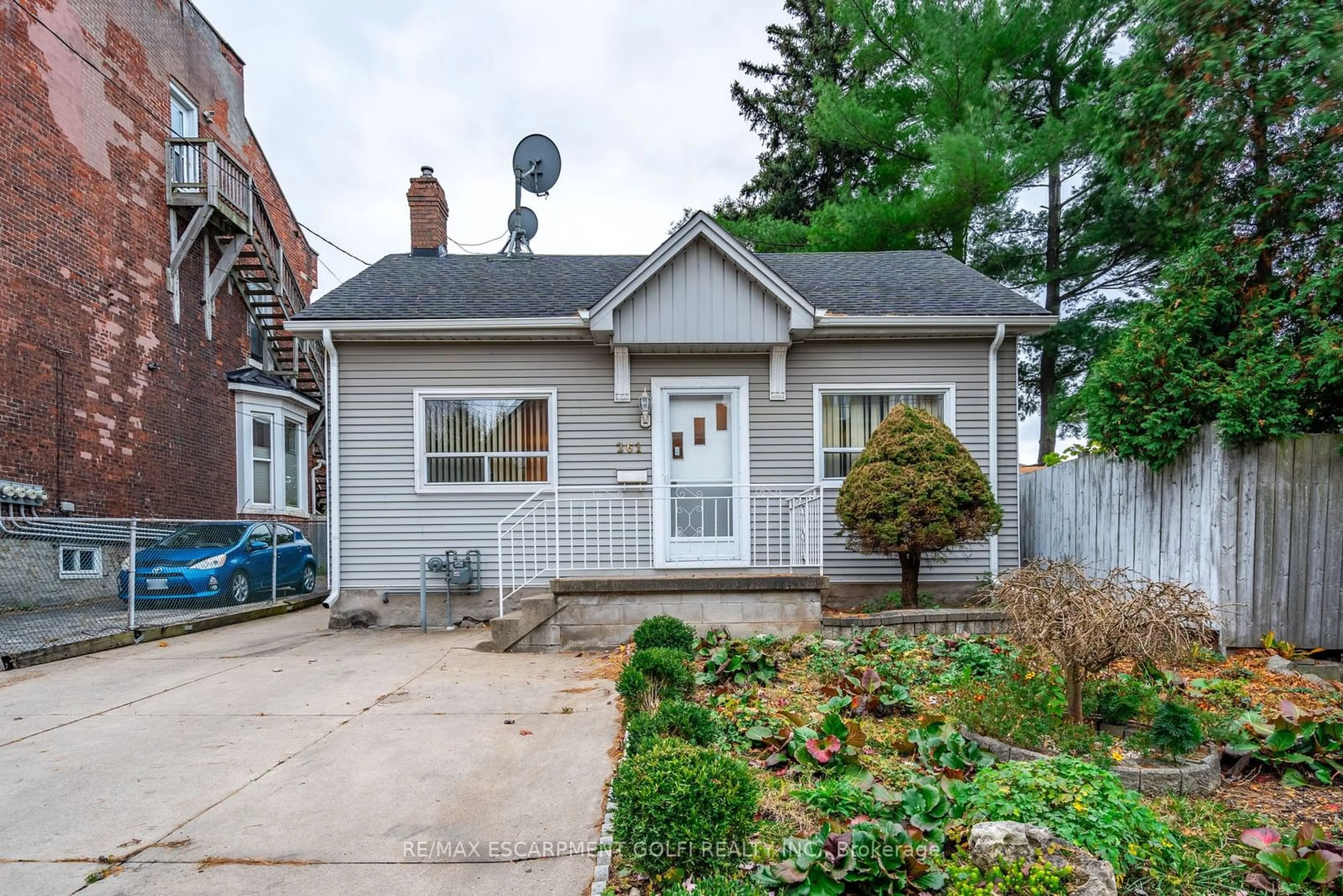 Frontside or backside of a home, cottage for 261 Jackson St, Hamilton Ontario L8P 1M4