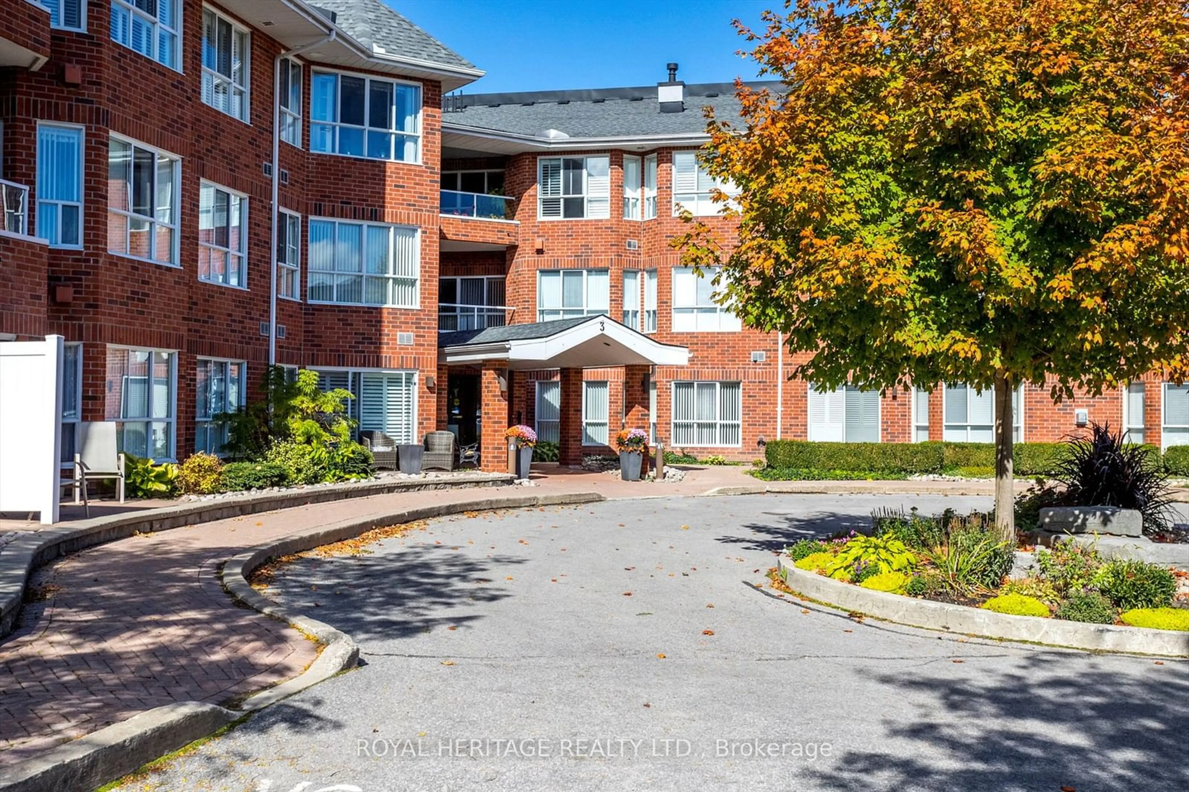 A pic from exterior of the house or condo, the front or back of building for 3 Heritage Way #106, Kawartha Lakes Ontario K9V 5Z1