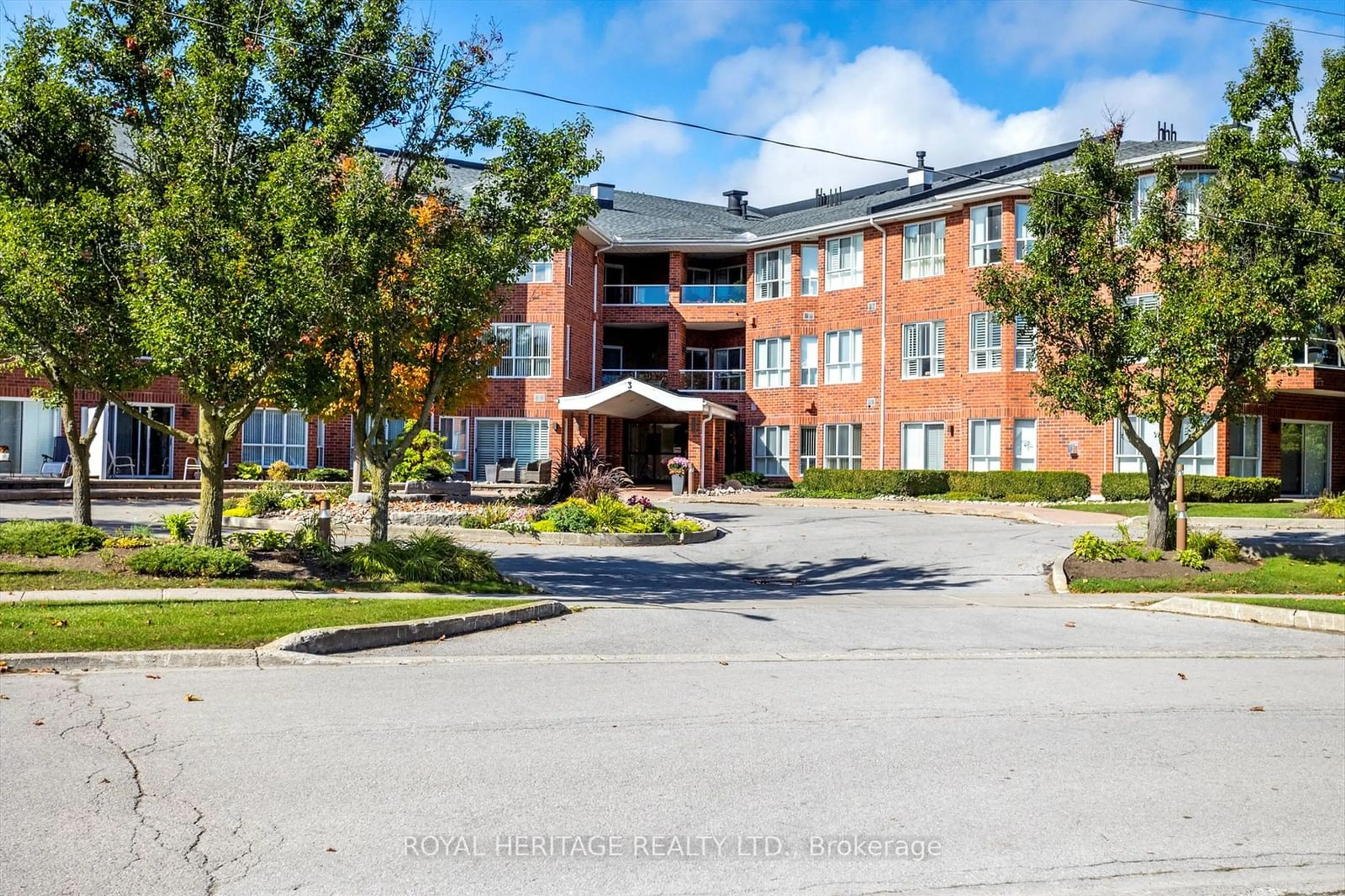 A pic from exterior of the house or condo, the front or back of building for 3 Heritage Way #106, Kawartha Lakes Ontario K9V 5Z1