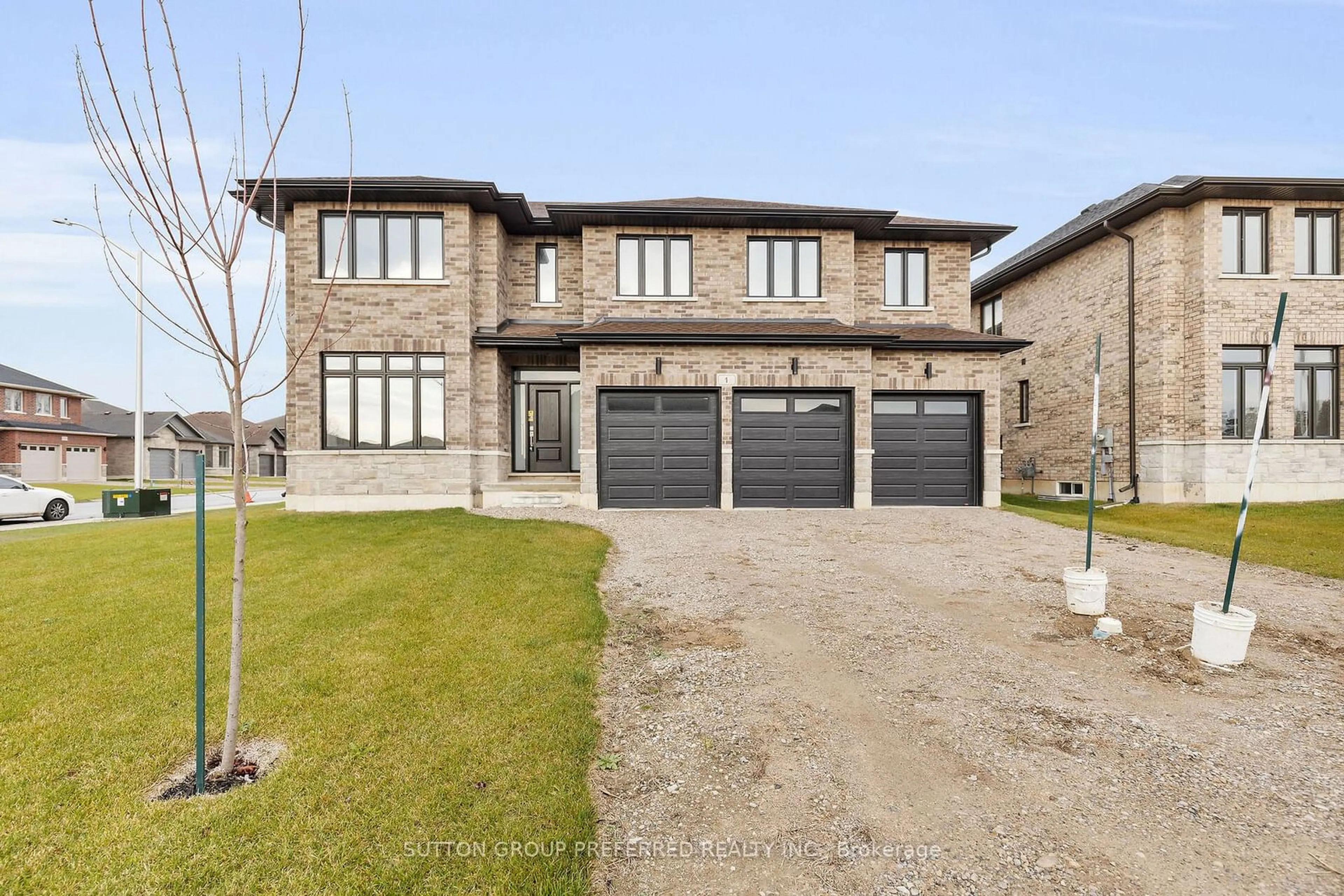 Frontside or backside of a home, the street view for 1 BOUW Pl, Dutton/Dunwich Ontario N0L 1J0