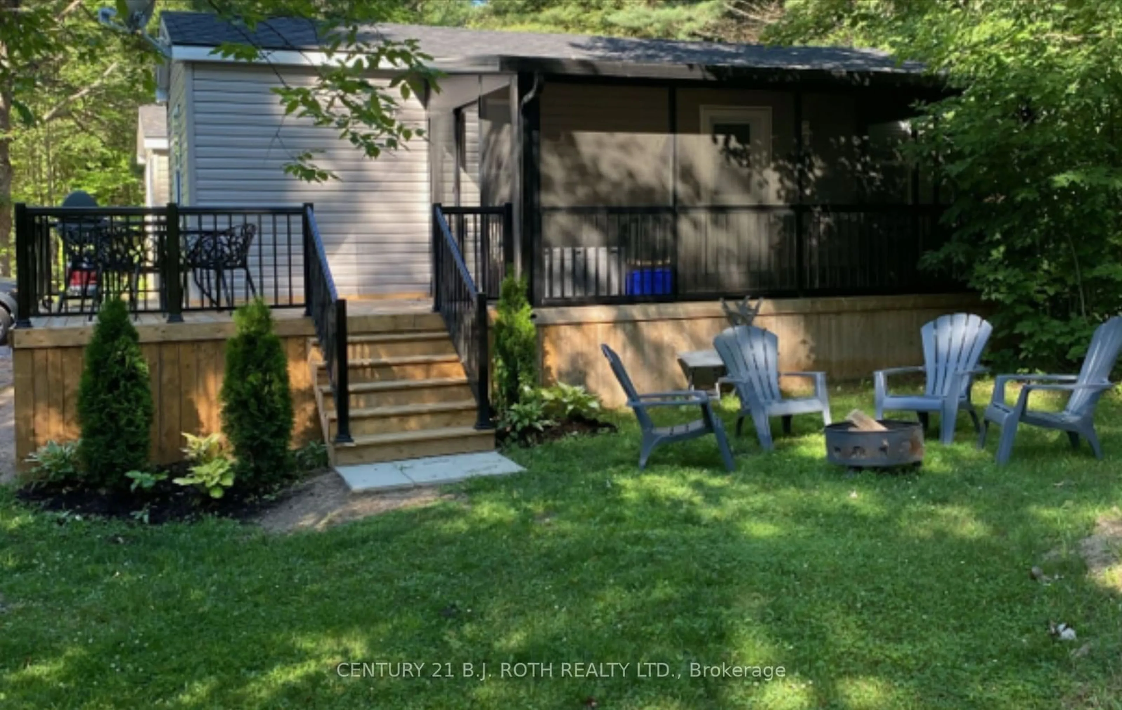 Patio, cottage for 1047 Bonnie Lake Camp Rd #719, Bracebridge Ontario P1L 1W9