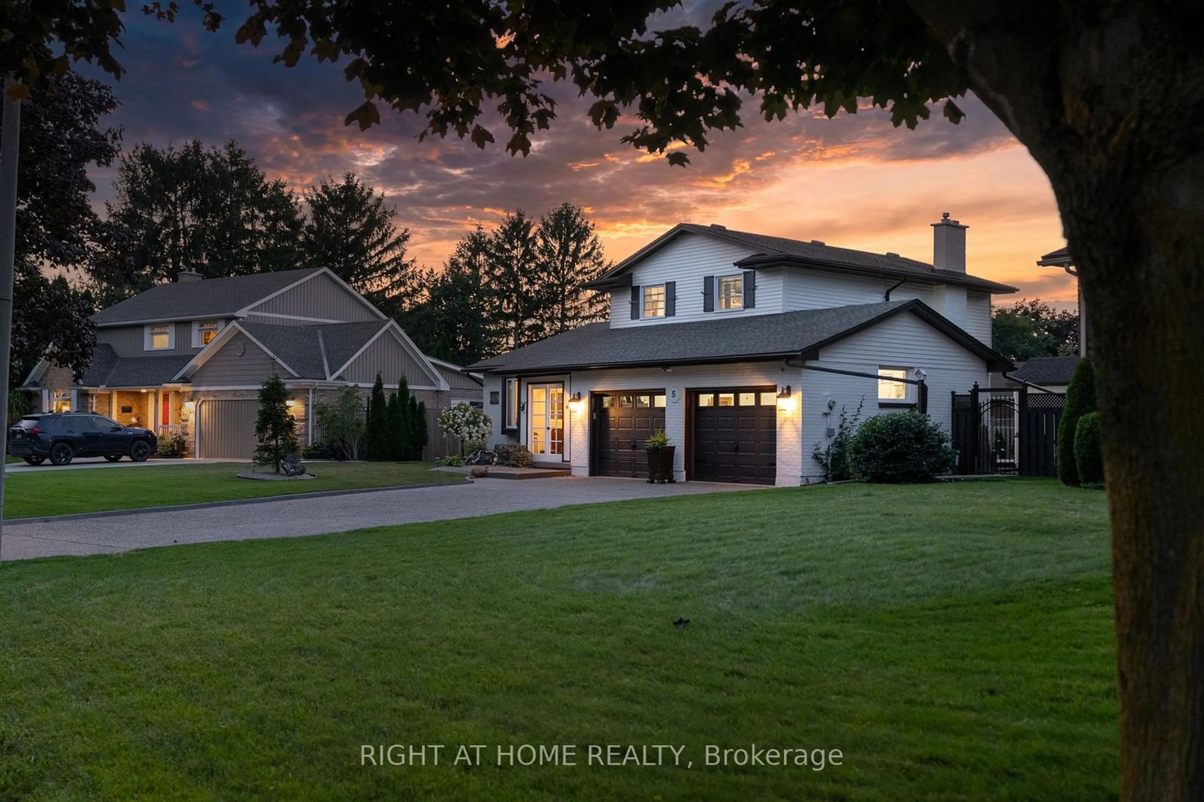 Frontside or backside of a home, cottage for 5 Lower Canada Dr, Niagara-on-the-Lake Ontario L0S 1J0