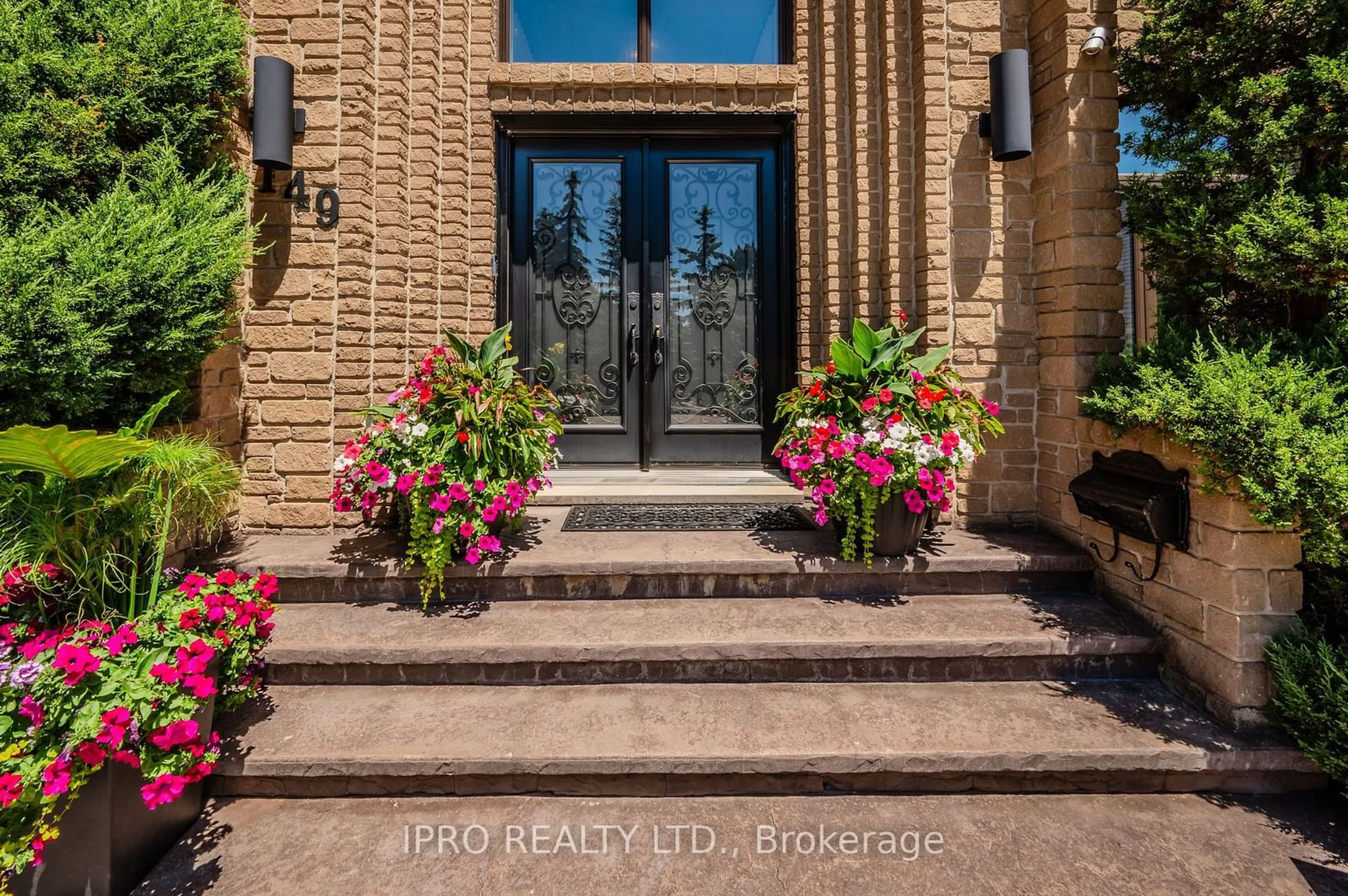 Indoor entryway, ceramic floors for 149 Miller Dr, Hamilton Ontario L9G 4W2