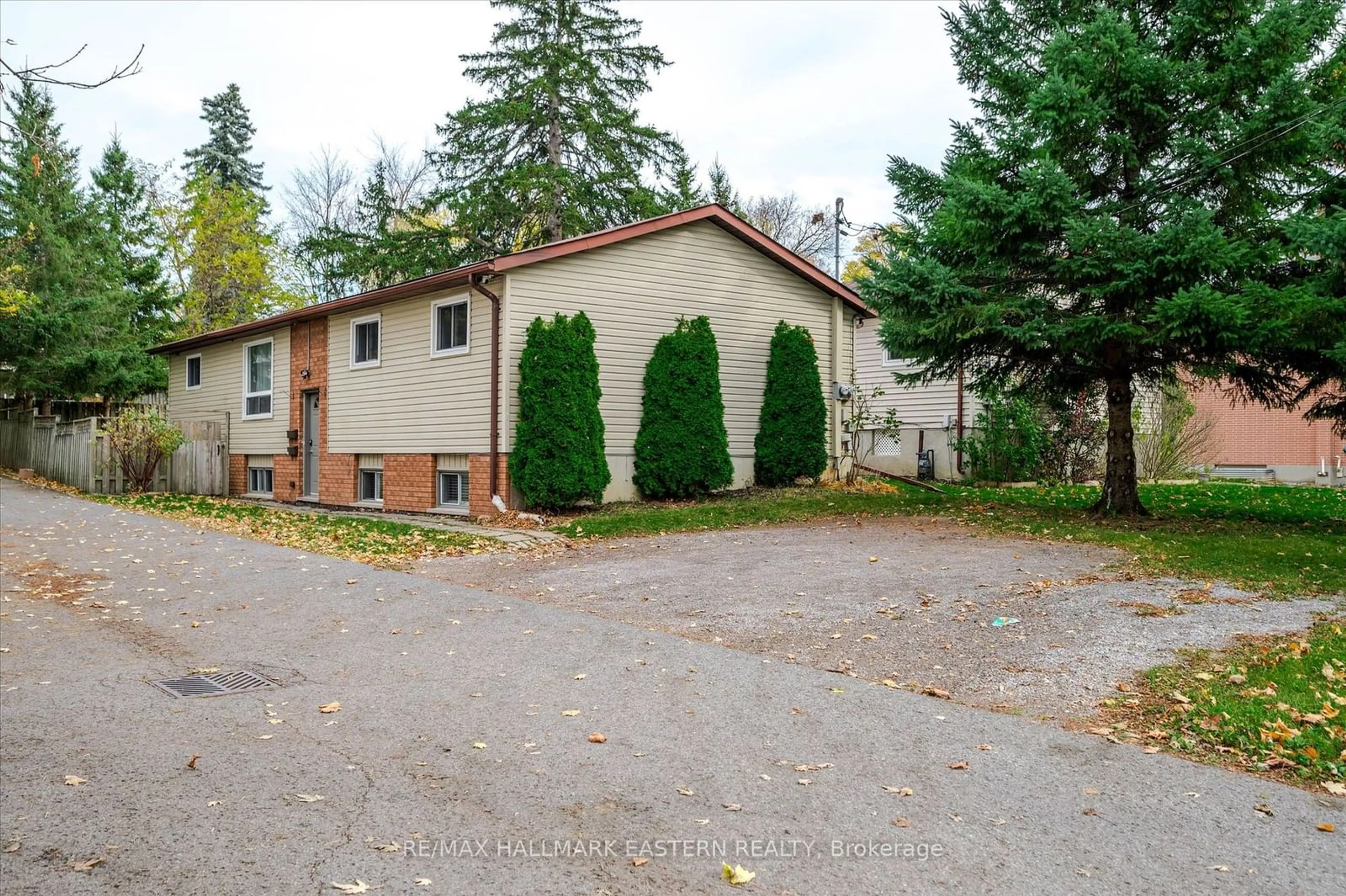 Patio, the front or back of building for 734 Chemong Rd, Peterborough Ontario K9H 5Y9