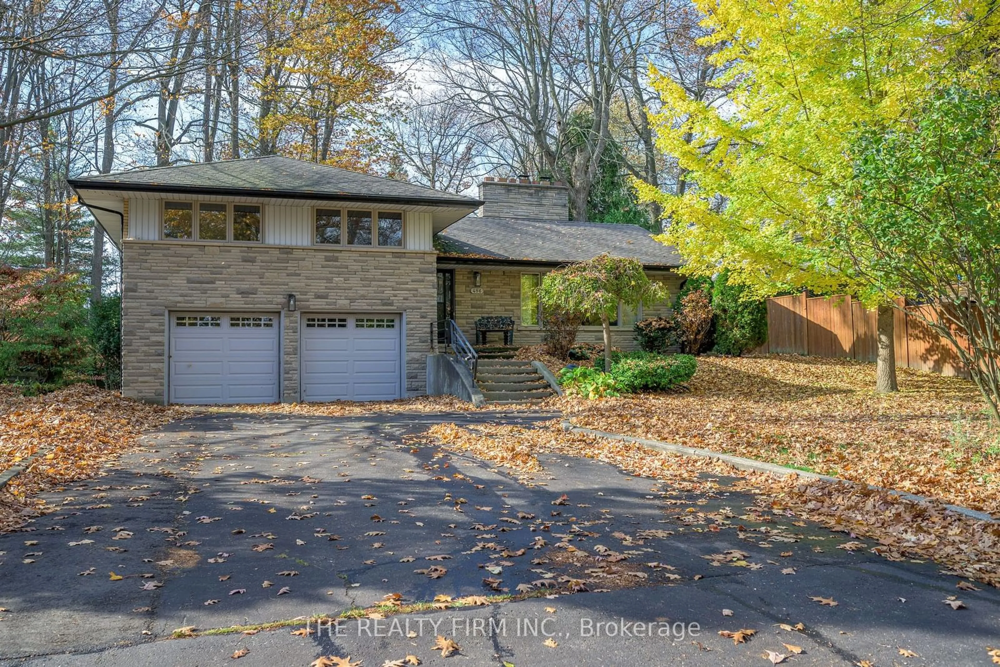 Frontside or backside of a home, the street view for 486 Oak Park Dr, London Ontario N6H 3N4