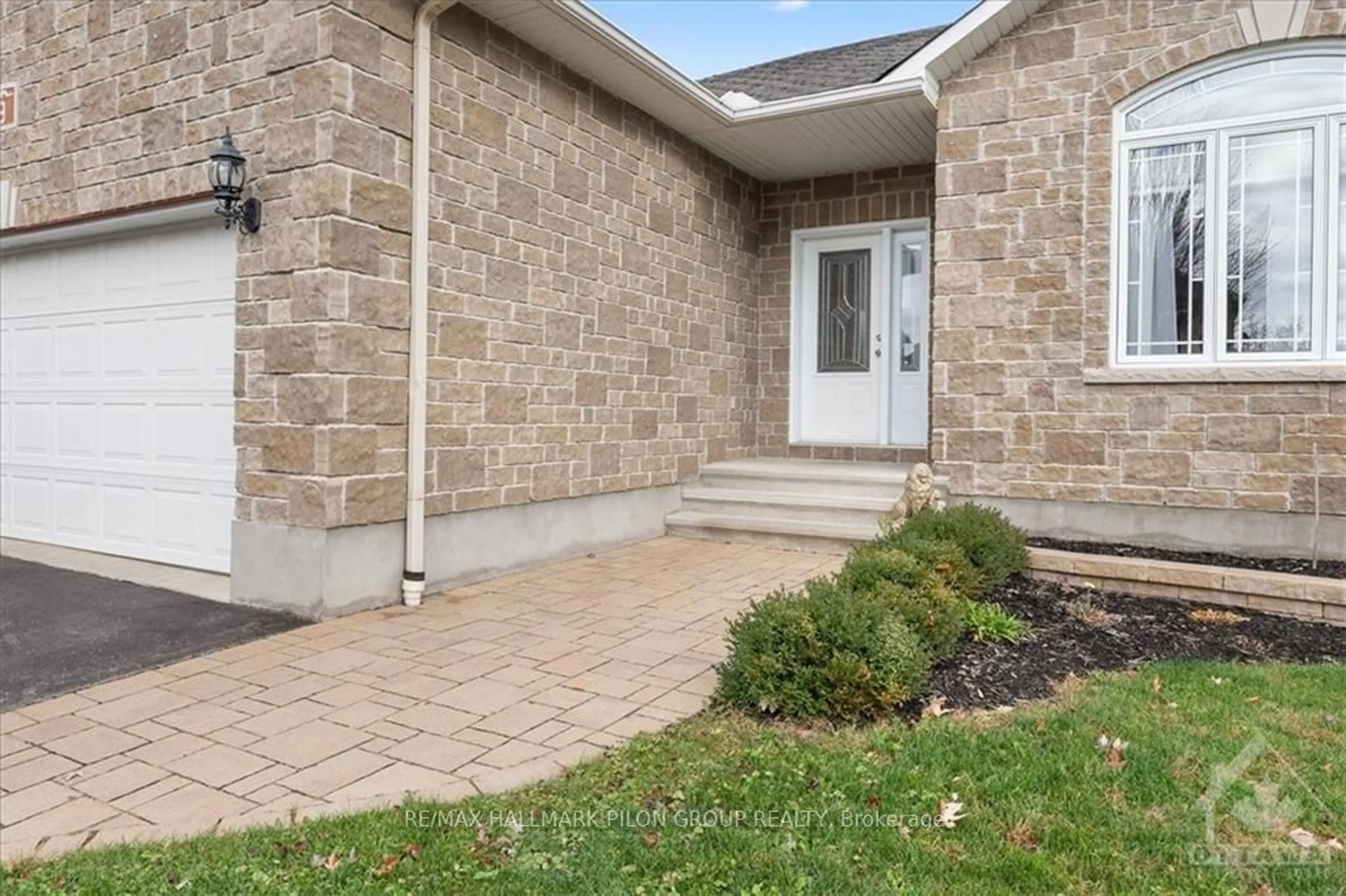 Patio, cottage for 9 PEBBLEMILL Lane, Russell Ontario K4R 0A8