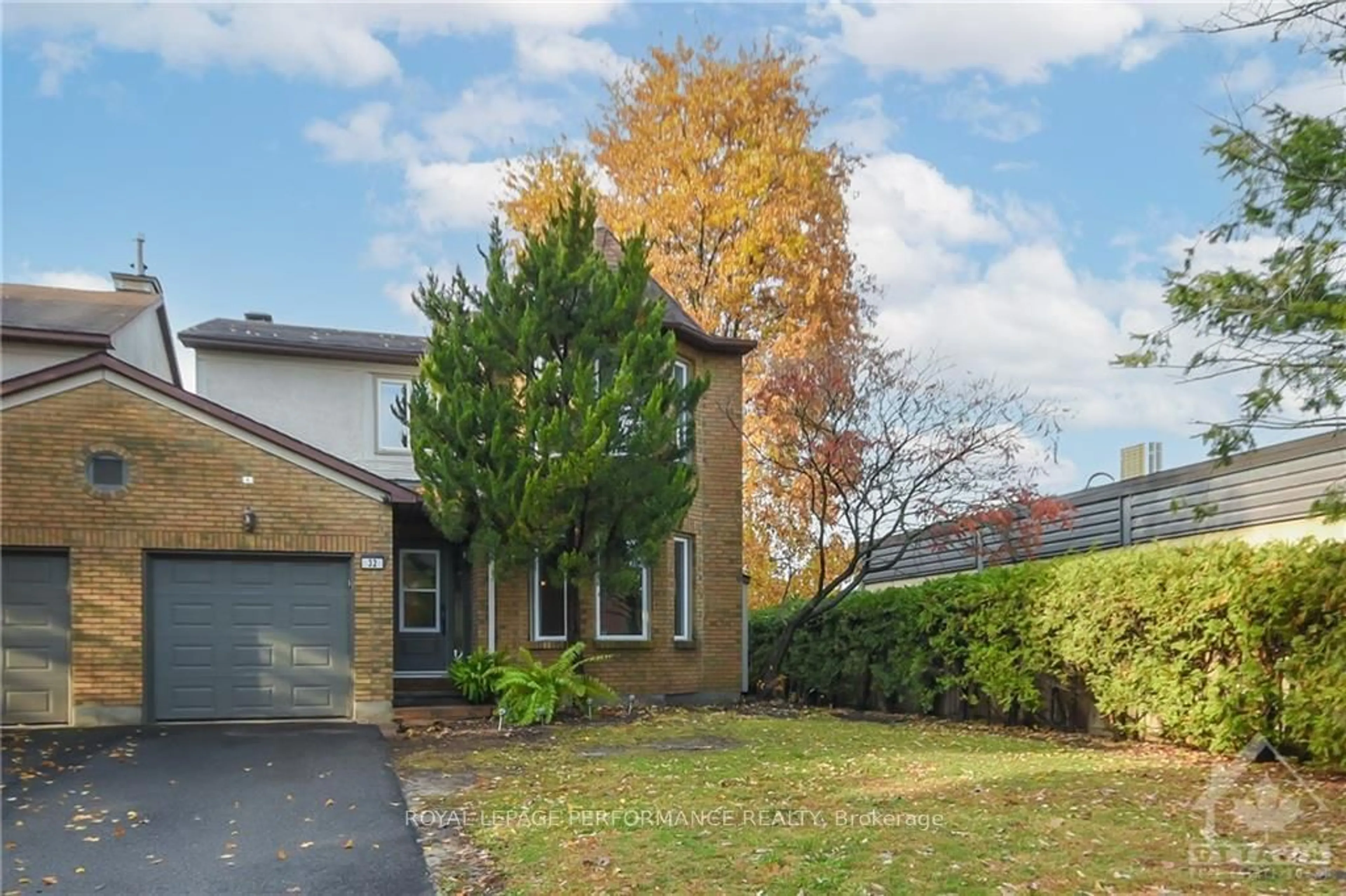 Frontside or backside of a home, the street view for 32 BUCKINGHAM PVT, Hunt Club - Windsor Park Village and Area Ontario K1V 0K8