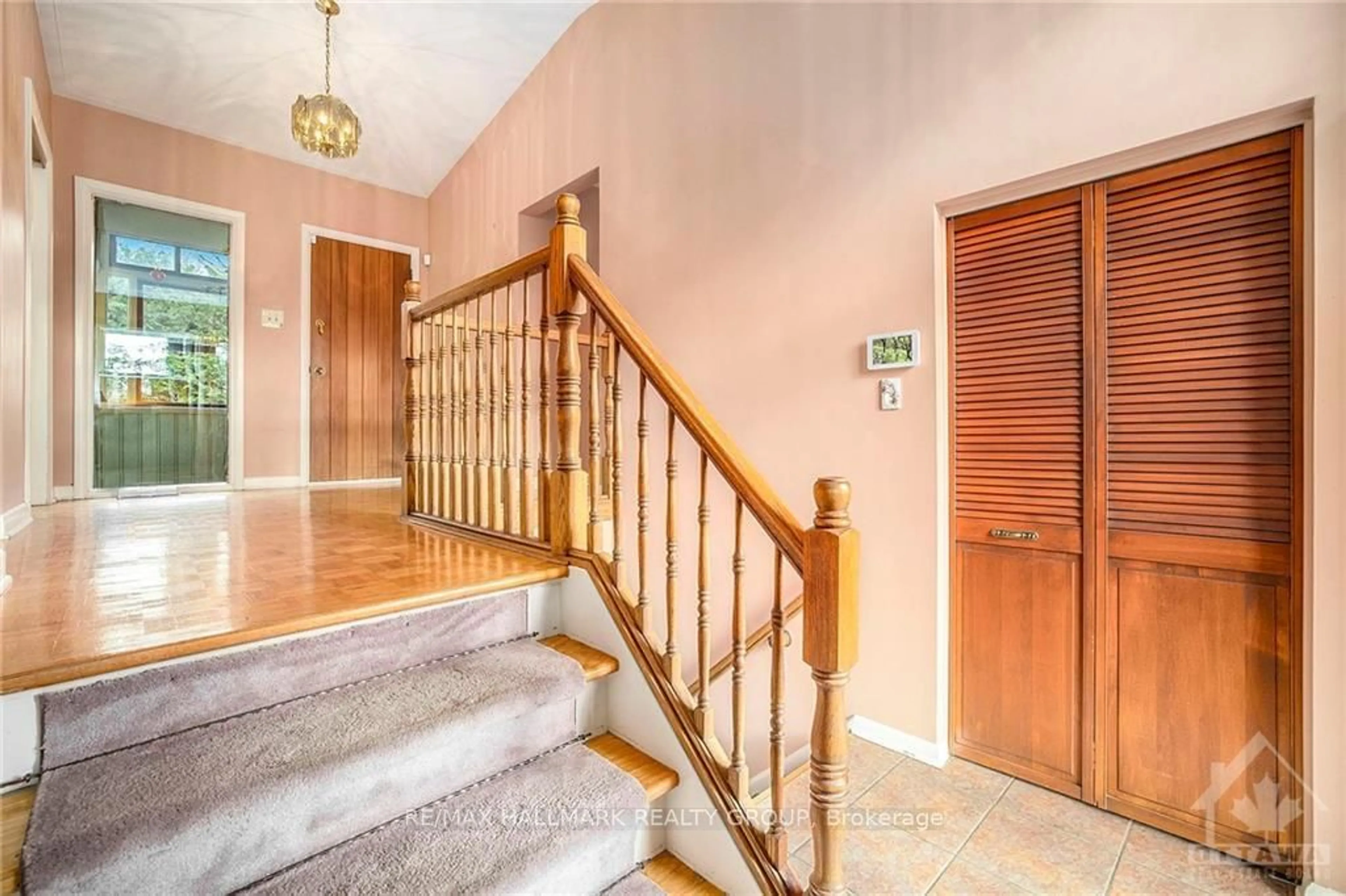 Indoor foyer, wood floors for 5 DEERLANE Ave, Country Place - Pineglen - Crestview and Area Ontario K2E 6W7