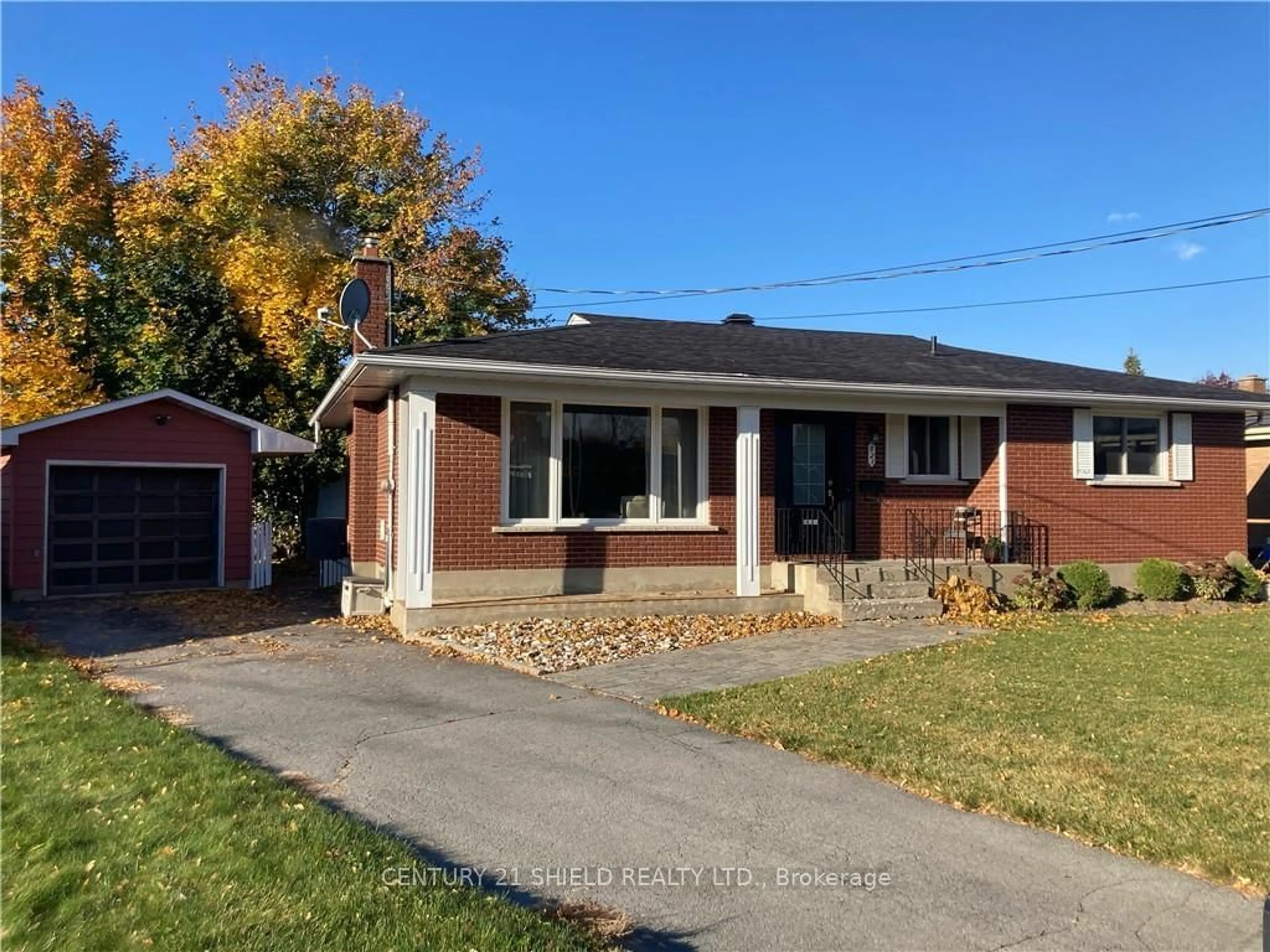 Frontside or backside of a home, the street view for 821 HALDIMAND Cres, Cornwall Ontario K6H 5C9