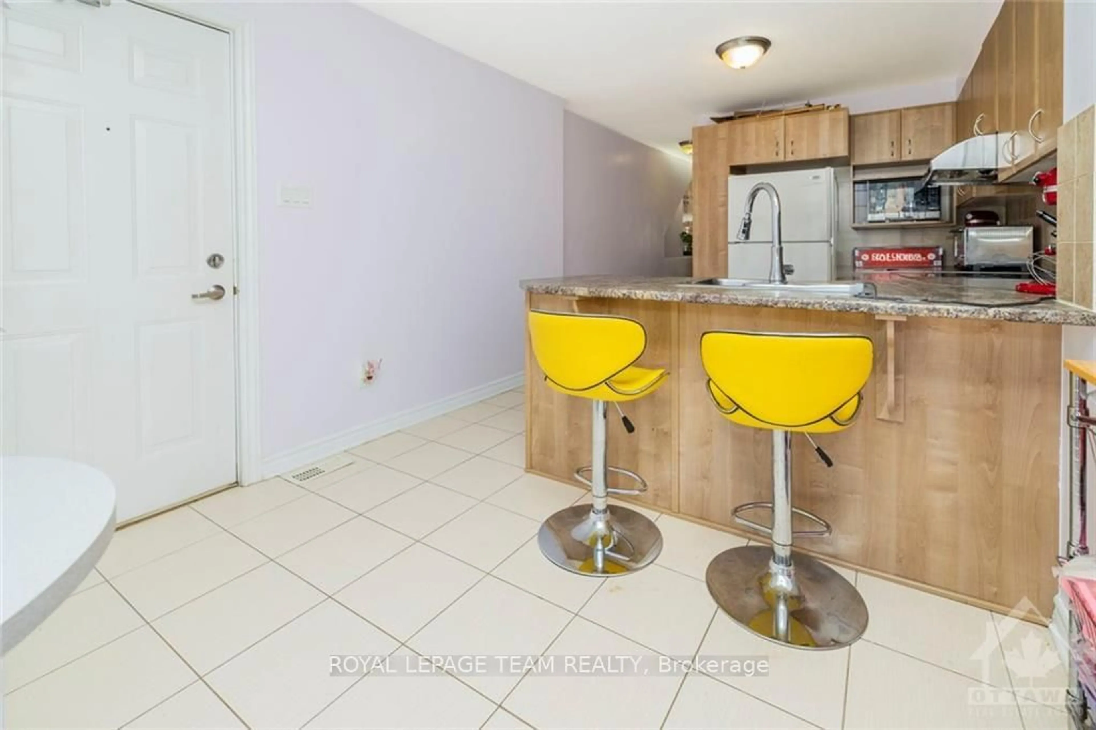 Standard kitchen, not visible floor for 566 CHAPMAN MILLS Dr #A, Barrhaven Ontario K2J 0J2