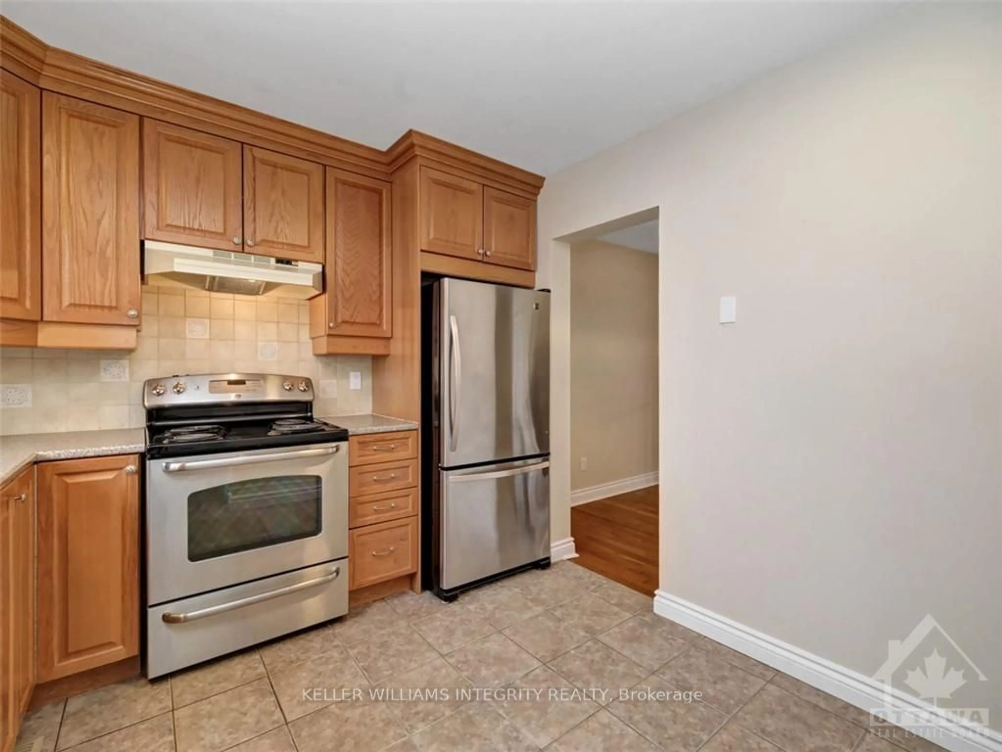 Standard kitchen, wood floors, cottage for 15 FOXHILL Way #A, Barrhaven Ontario K2J 1P3