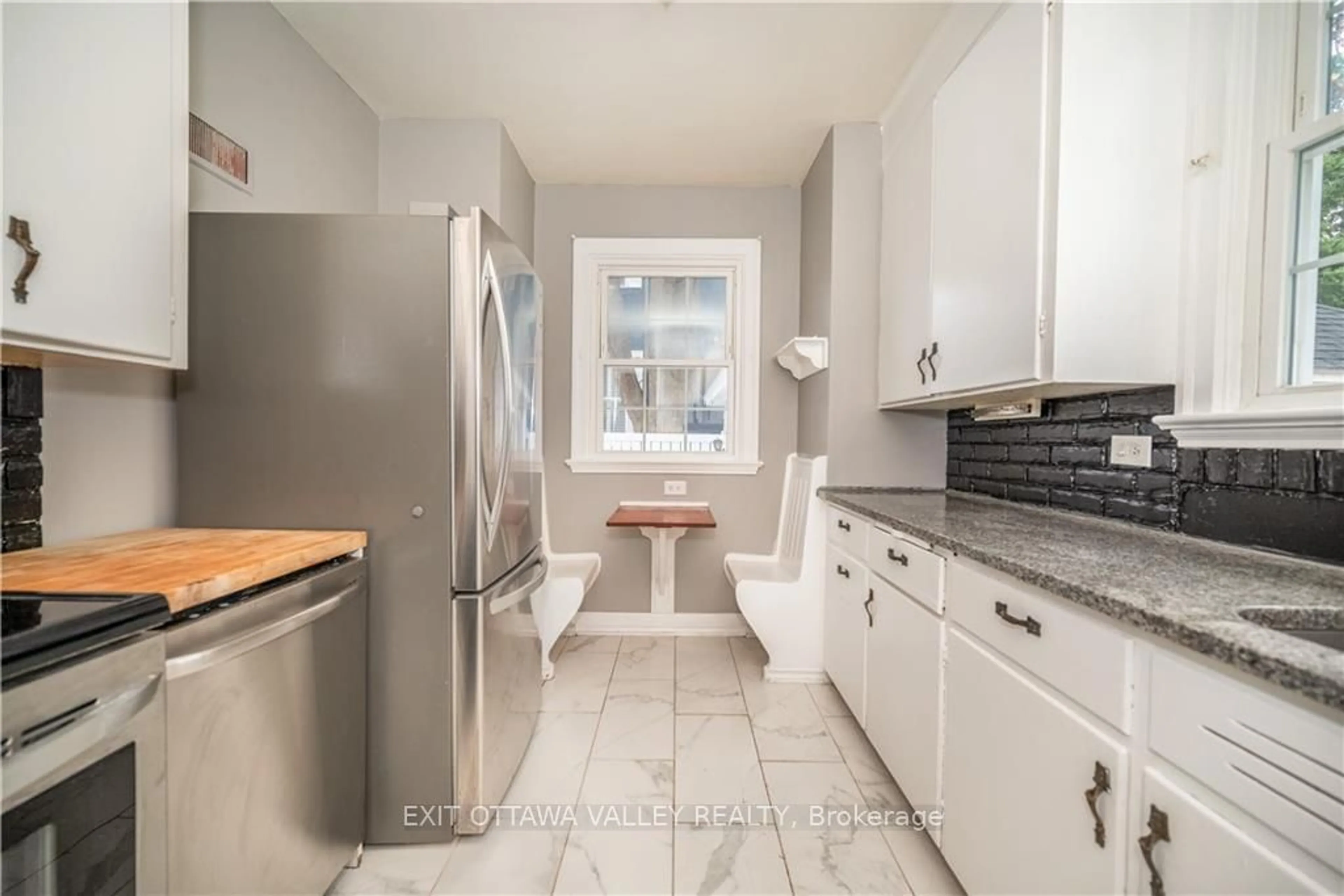 Standard kitchen, ceramic floors, cottage for 334 PEMBROKE St, Pembroke Ontario K8A 3K4