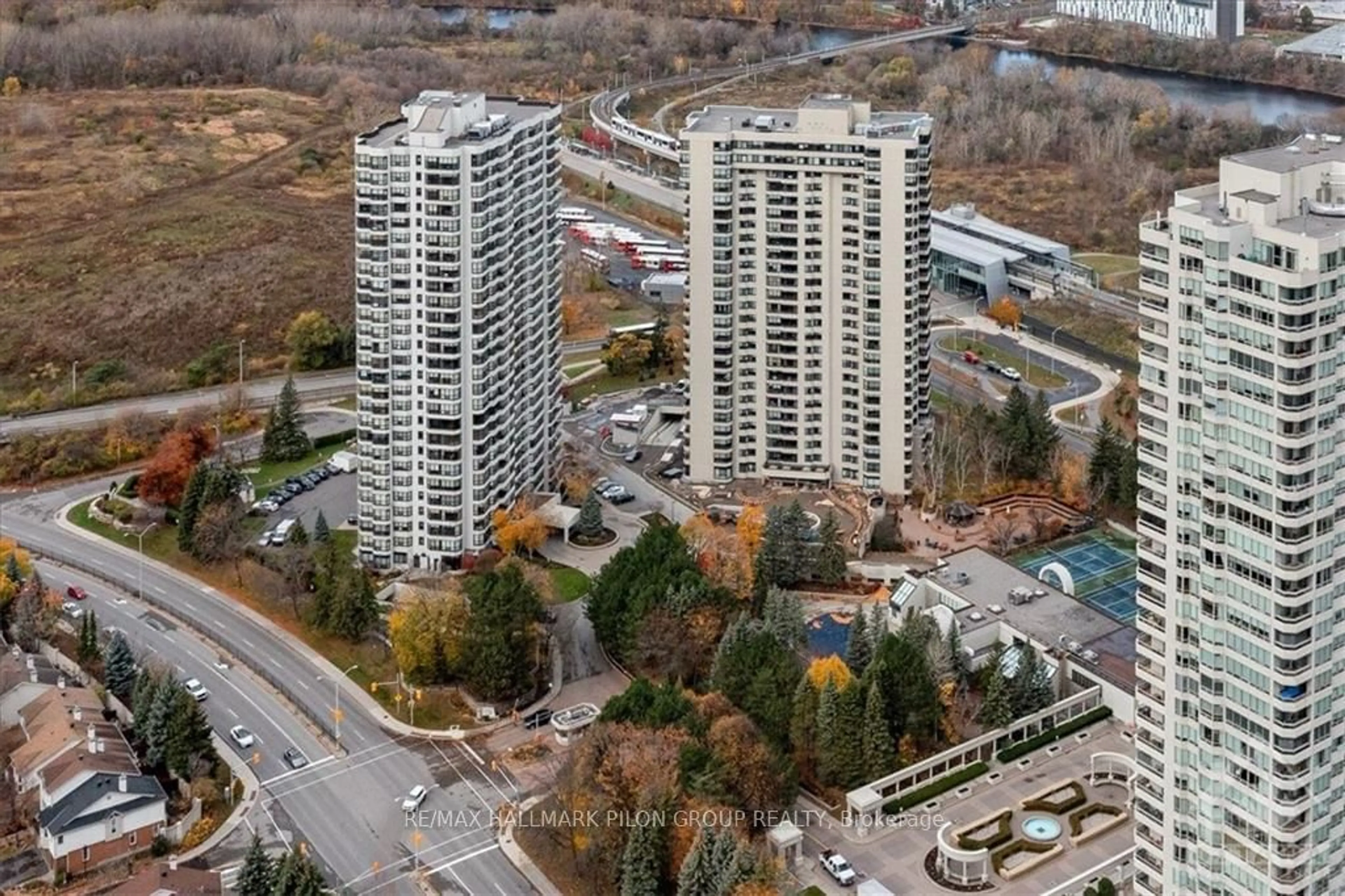 A pic from exterior of the house or condo, the view of city buildings for 1510 RIVERSIDE Dr #804, Alta Vista and Area Ontario K1G 4X5