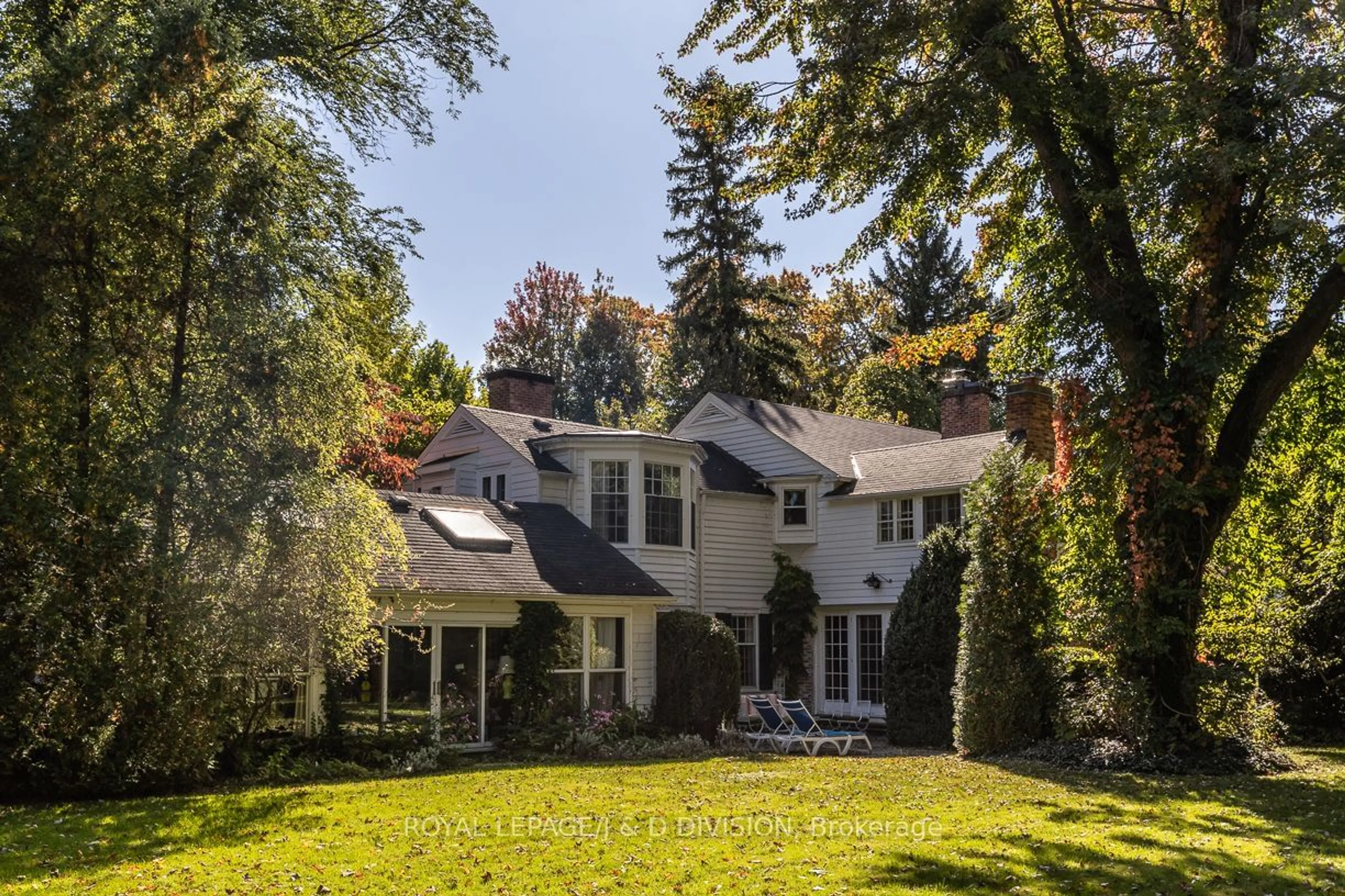 Home with brick exterior material for 217 Butler St, Niagara-on-the-Lake Ontario L0S 1J0