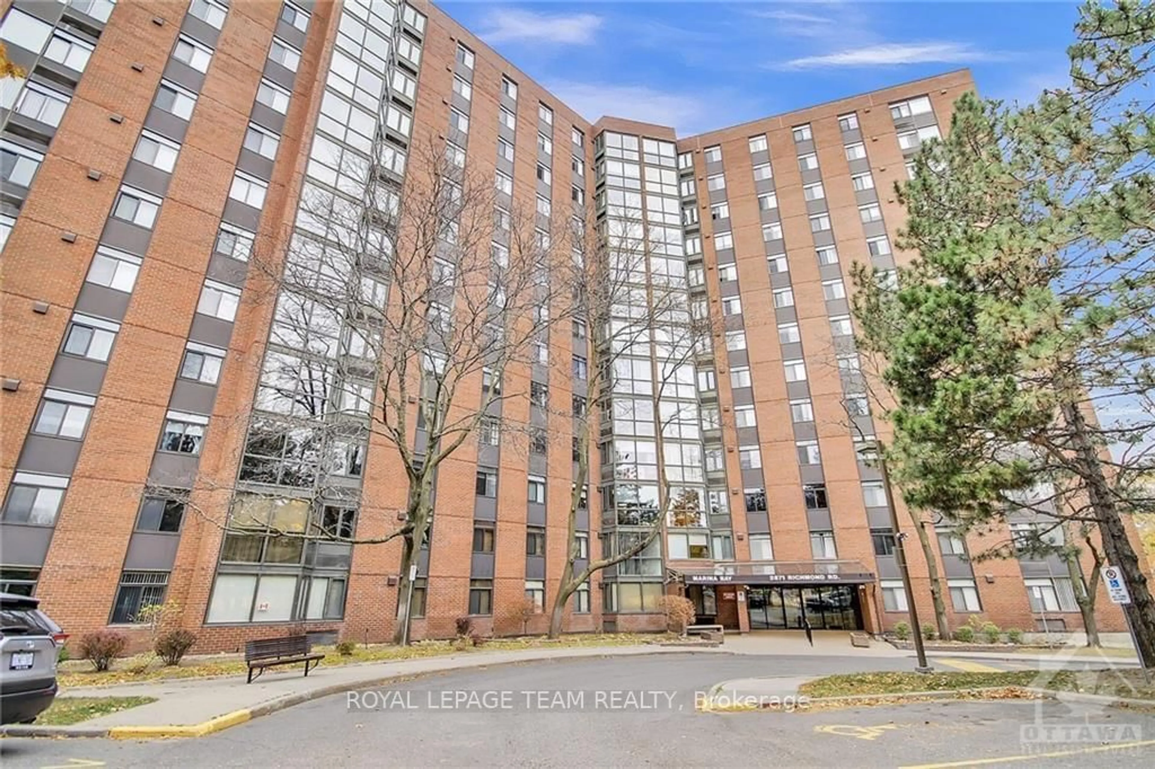 A pic from exterior of the house or condo, the front or back of building for 2871 RICHMOND Rd #301, Britannia Heights - Queensway Terrace N and Area Ontario K2B 8M5