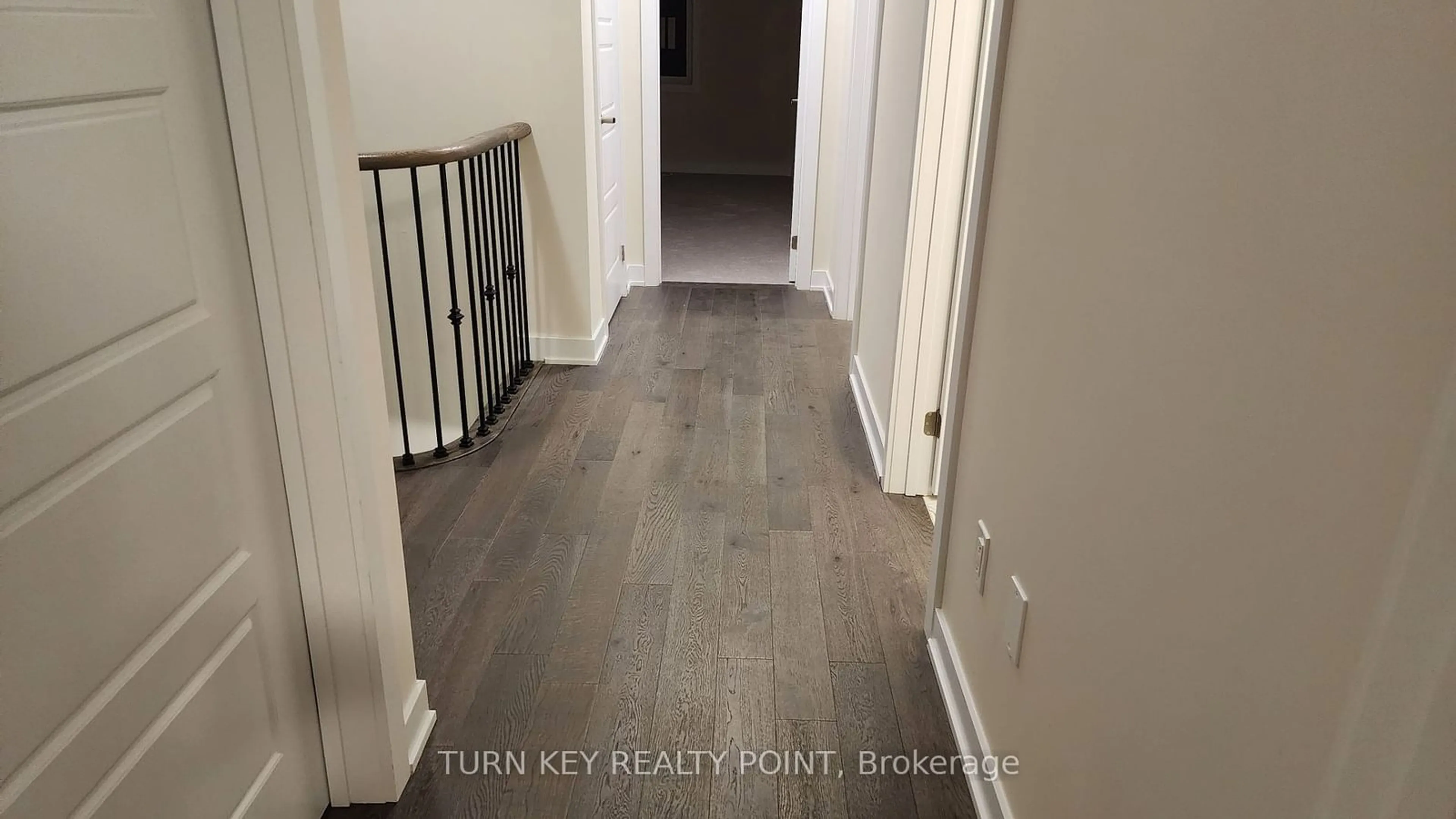 Indoor entryway, wood floors for 44 Keelson St, Welland Ontario L3B 0M4