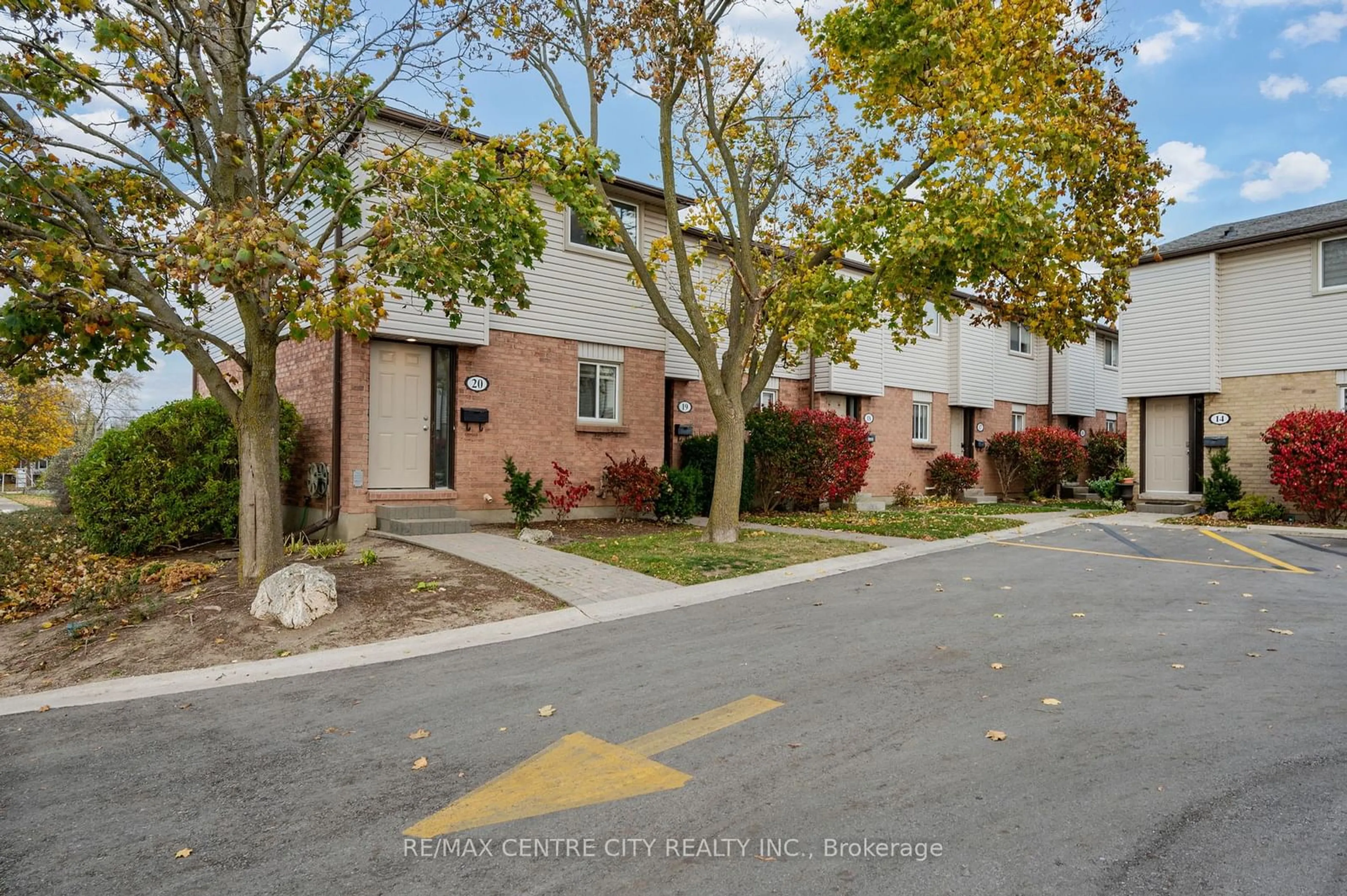 A pic from exterior of the house or condo, the street view for 215 Commissioners Rd #20, London Ontario N6J 1X9