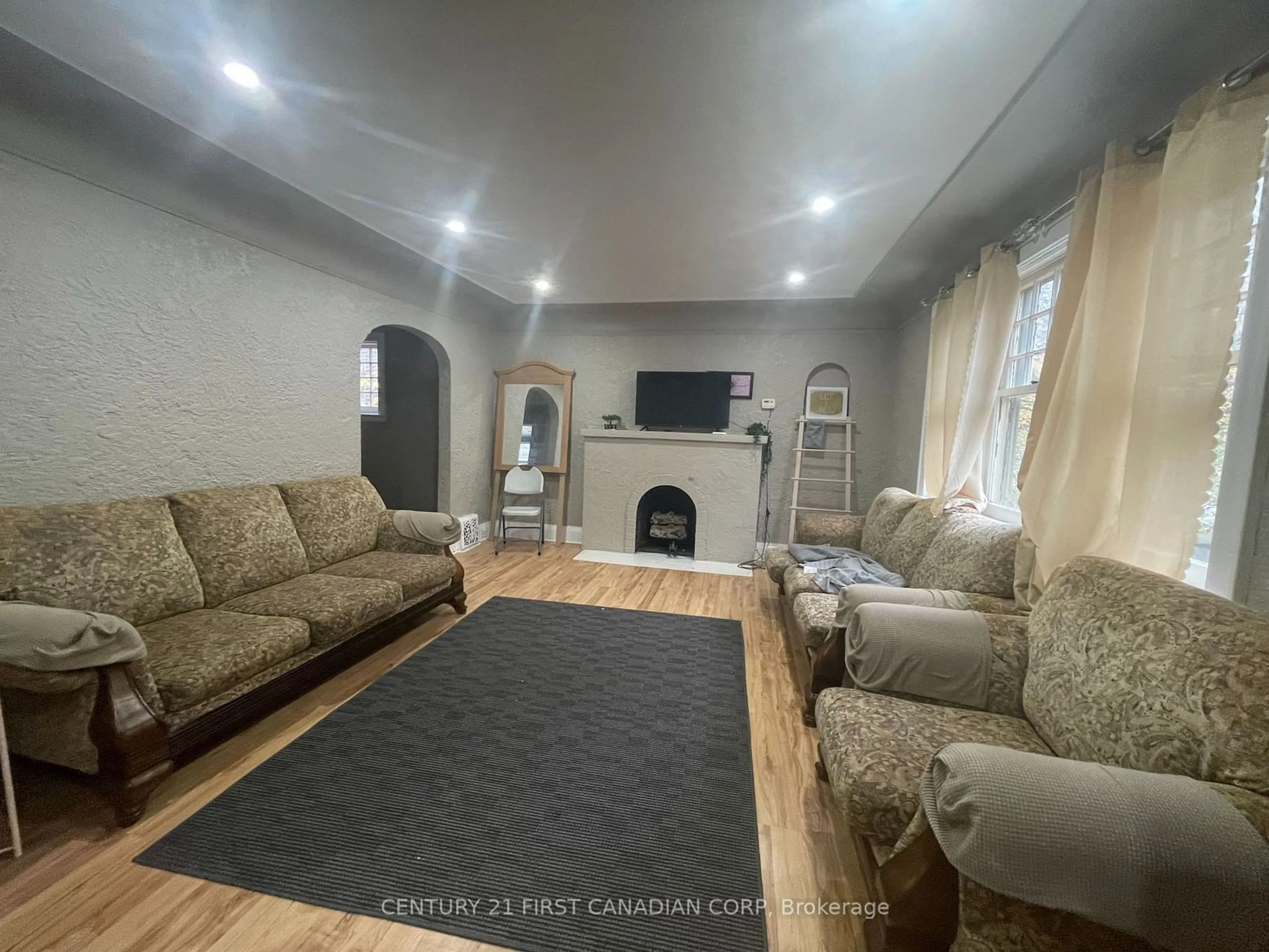 Living room, wood floors for 300 Huron St, London Ontario N6A 2K2