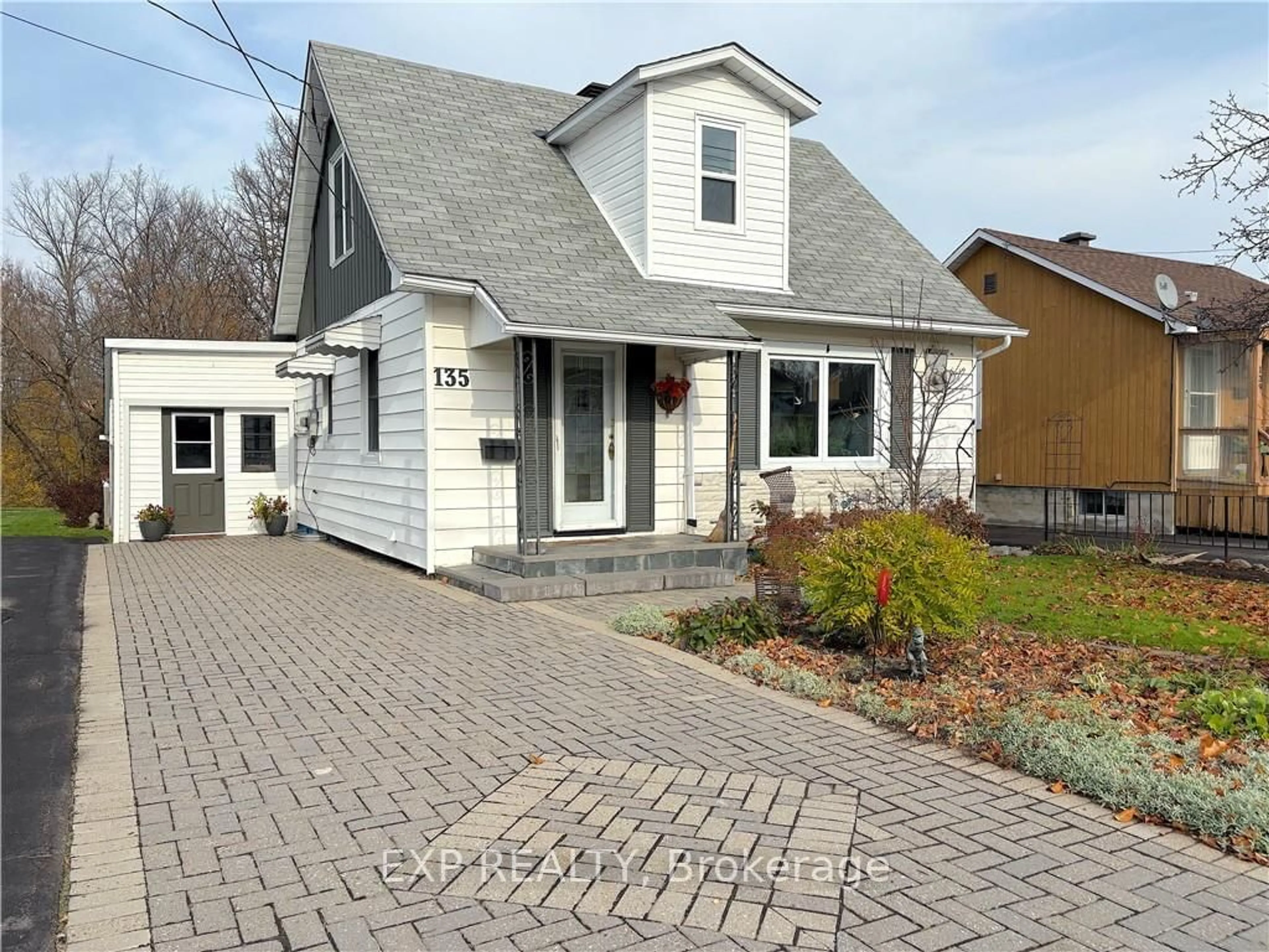 Frontside or backside of a home, cottage for 135 PETER St, Renfrew Ontario K7V 1H9