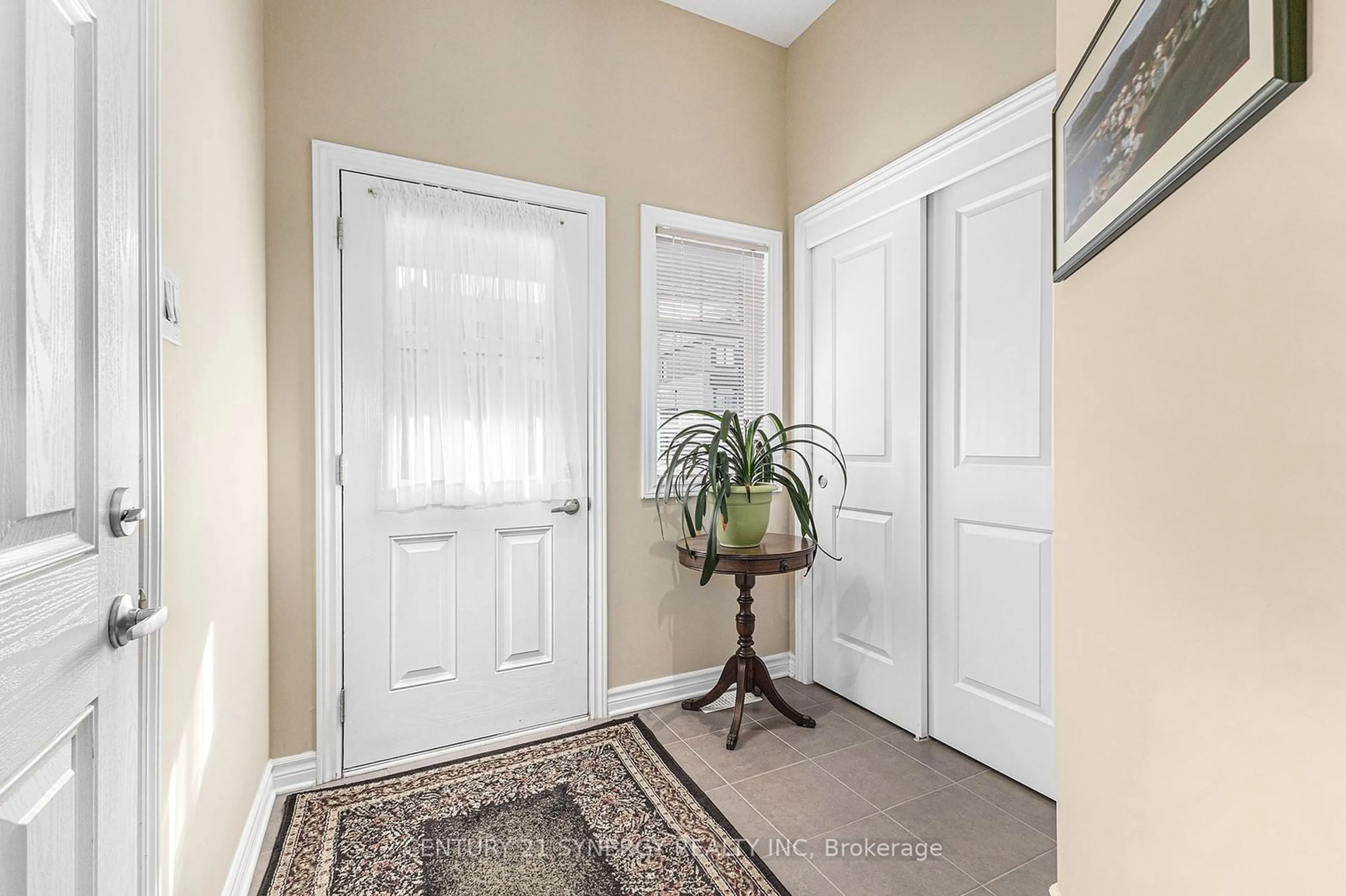 Indoor entryway, wood floors for 117 SWEETWATER Lane, Kanata Ontario K2T 0L1