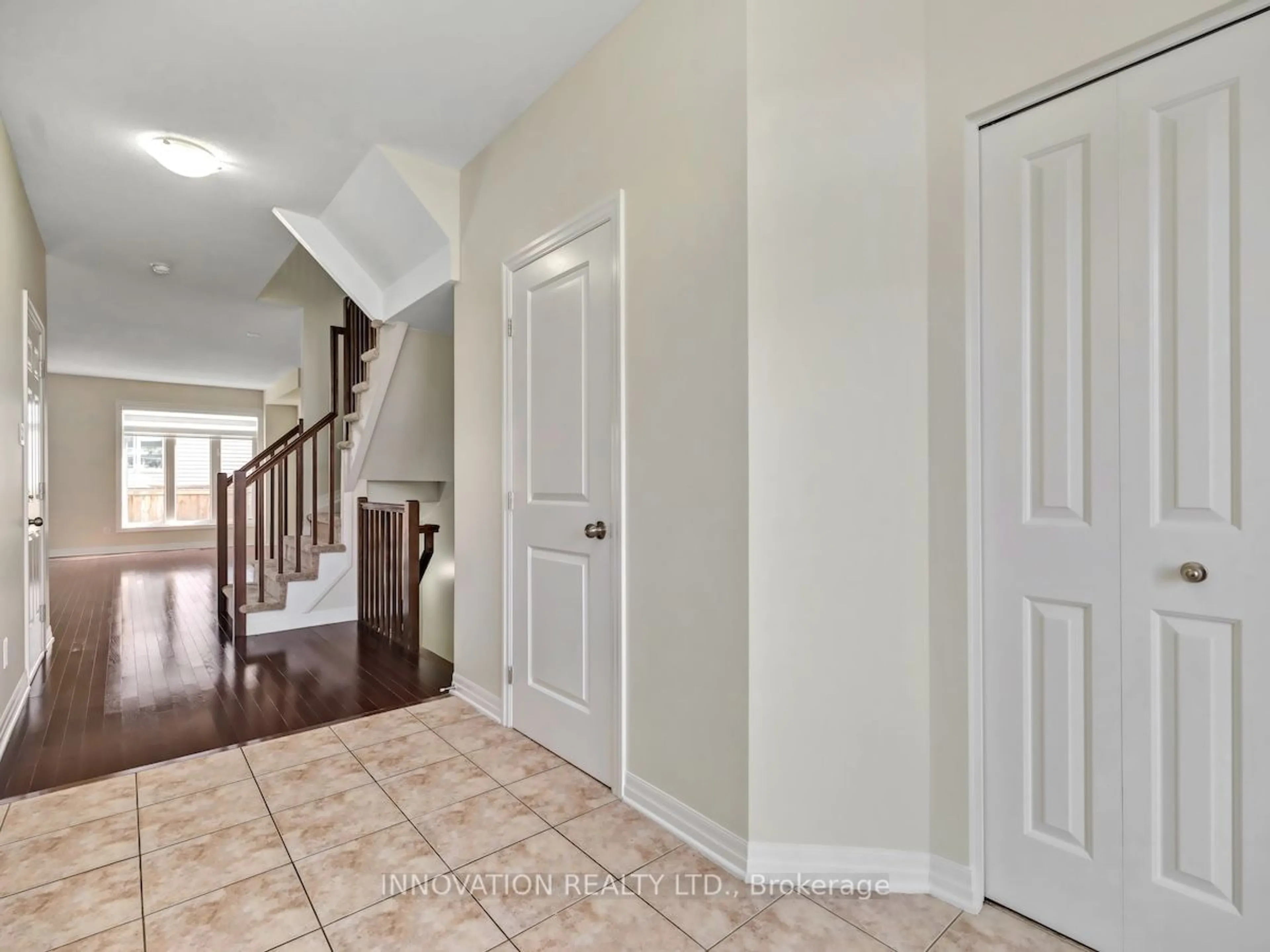 Indoor entryway, wood floors for 720 BRIAN GOOD Ave, Blossom Park - Airport and Area Ontario K4M 0C1